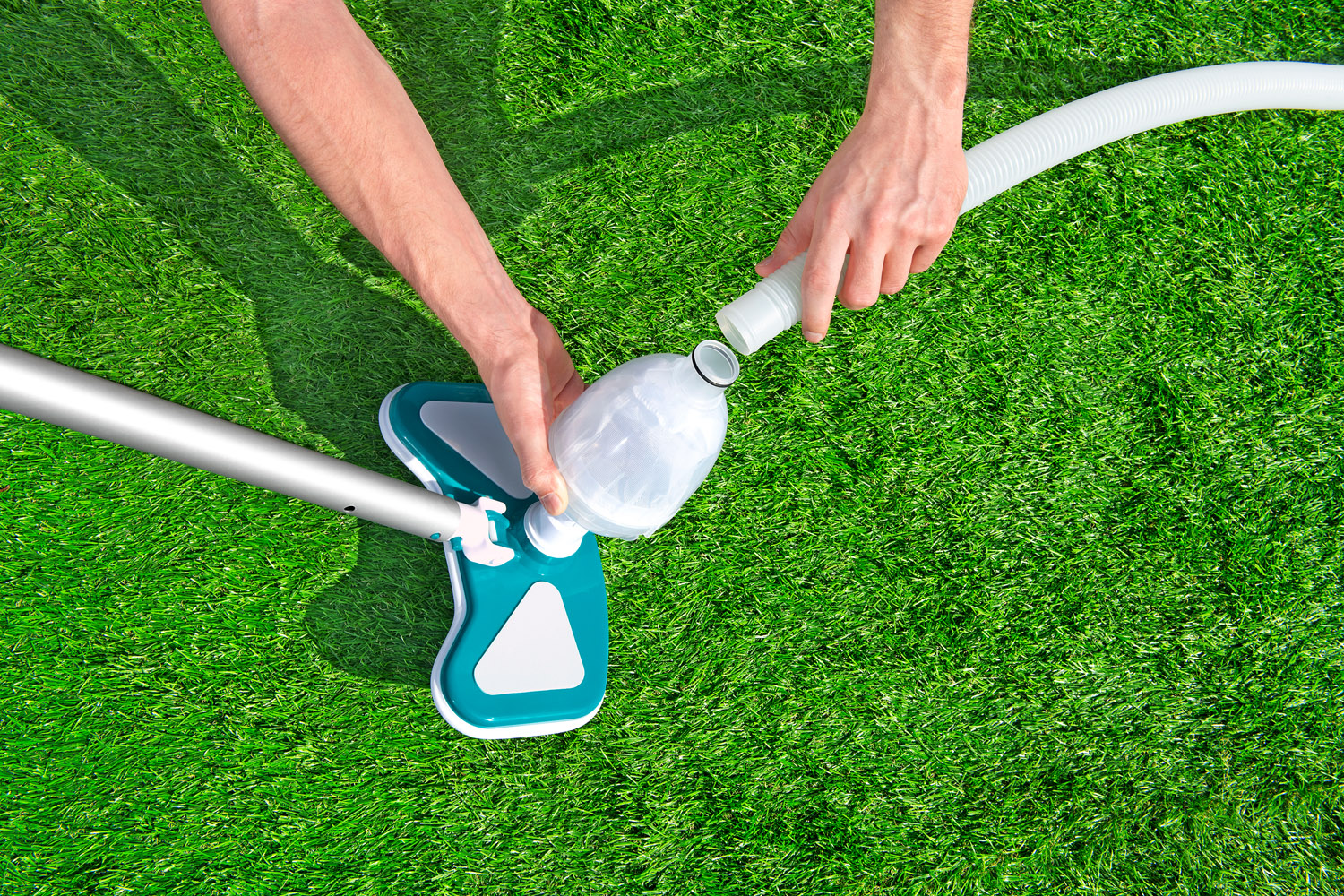 Poolpflege Basis-Set AquaClean™ mit pumpenbetriebenem Poolsauger & Kescher  für Poolgrößen bis 610 cm