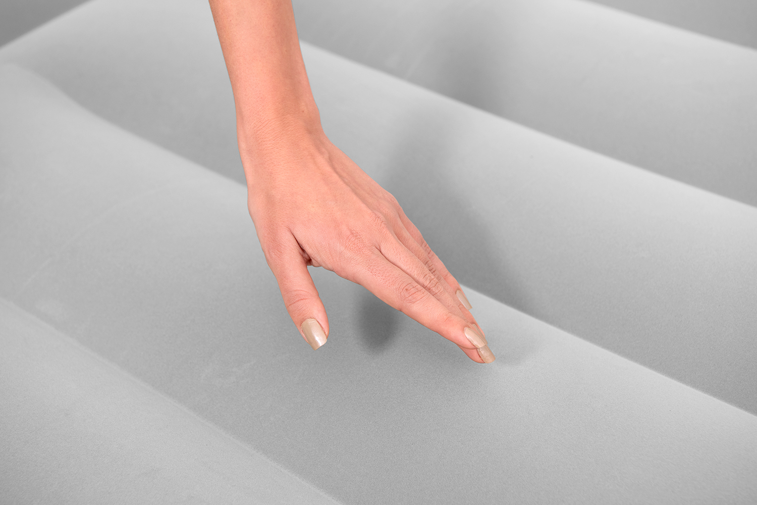 TriTech® Doppelluftbett mit integrierter Elektropumpe & Kopfteil LoungeLux™ 229 x 152 x 84 cm TriTech® Doppelluftbett mit integrierter Elektropumpe & Kopfteil LoungeLux™ 229 x 152 x 84 cm