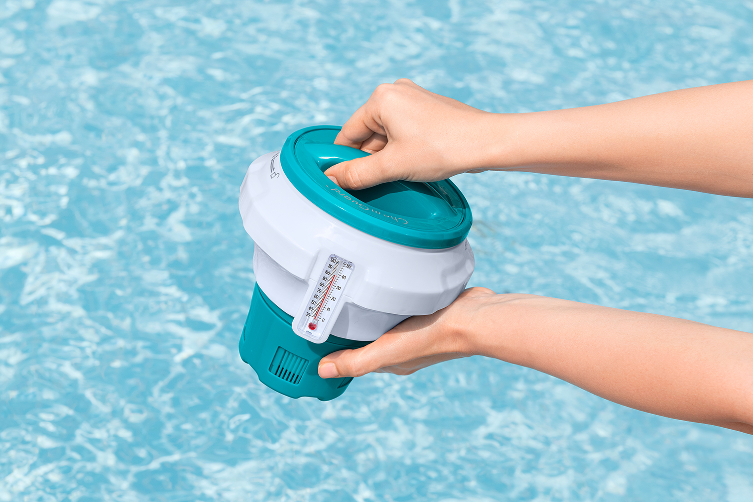 Dosierschwimmer mit Chemguard™ Schutzhandschuh Ø 17.5 x 18.6 cm Dosierschwimmer mit Chemguard™ Schutzhandschuh Ø 17.5 x 18.6 cm