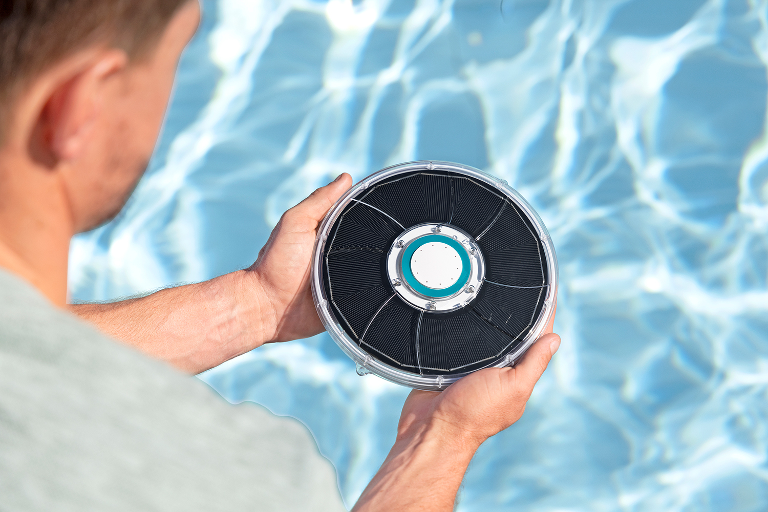 Poolfontäne FloatBright™ mit solarbetriebenen LED-Licht 19,5 x 18,2 x 6,8 cm Poolfontäne FloatBright™ mit solarbetriebenen LED-Licht 19,5 x 18,2 x 6,8 cm