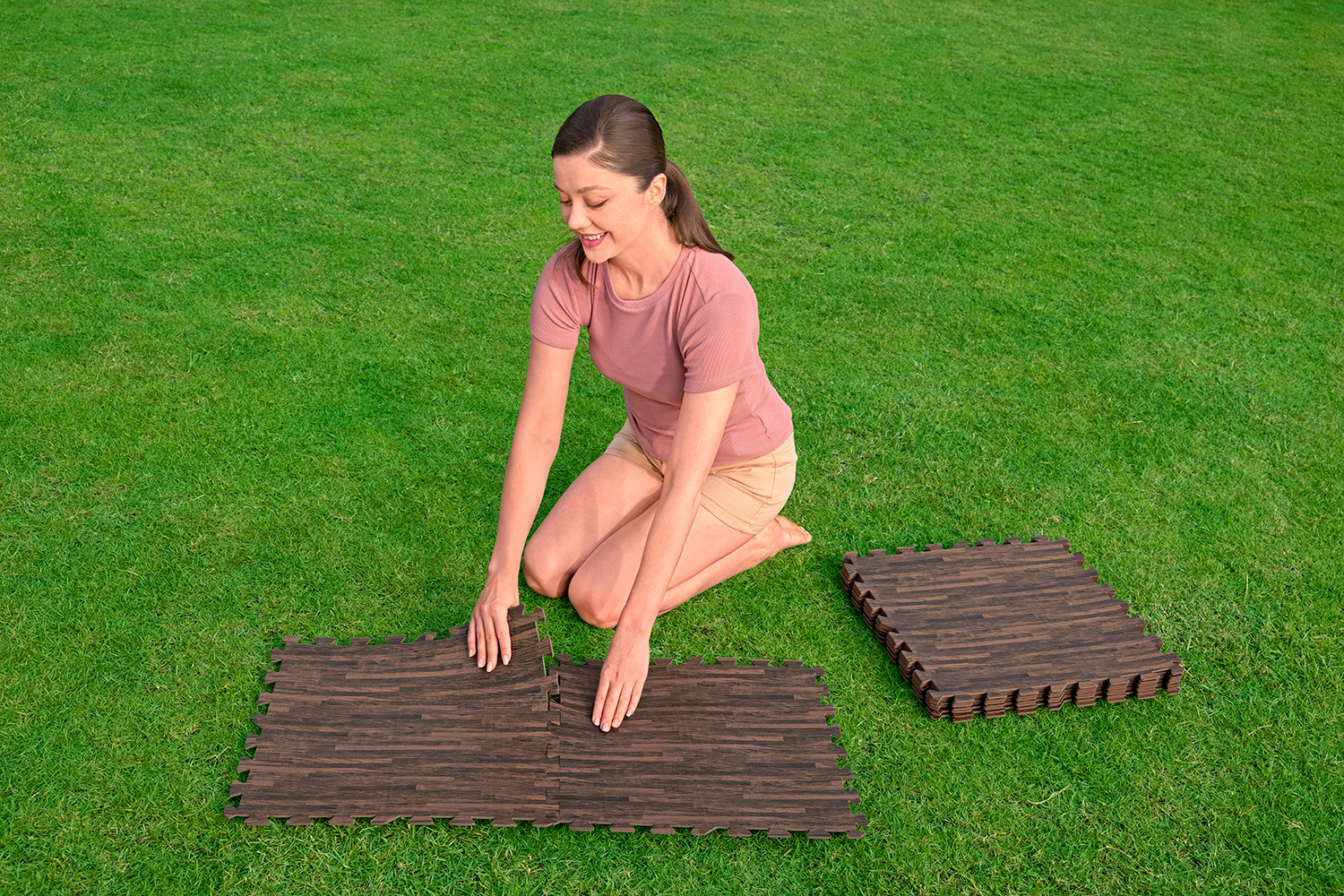 Pool Bodenschutzfliesen Set 12 Stück á 50 x 50 cm, Holz-Optik (Palisander) Pool Bodenschutzfliesen Set 12 Stück á 50 x 50 cm, Holz-Optik (Palisander)