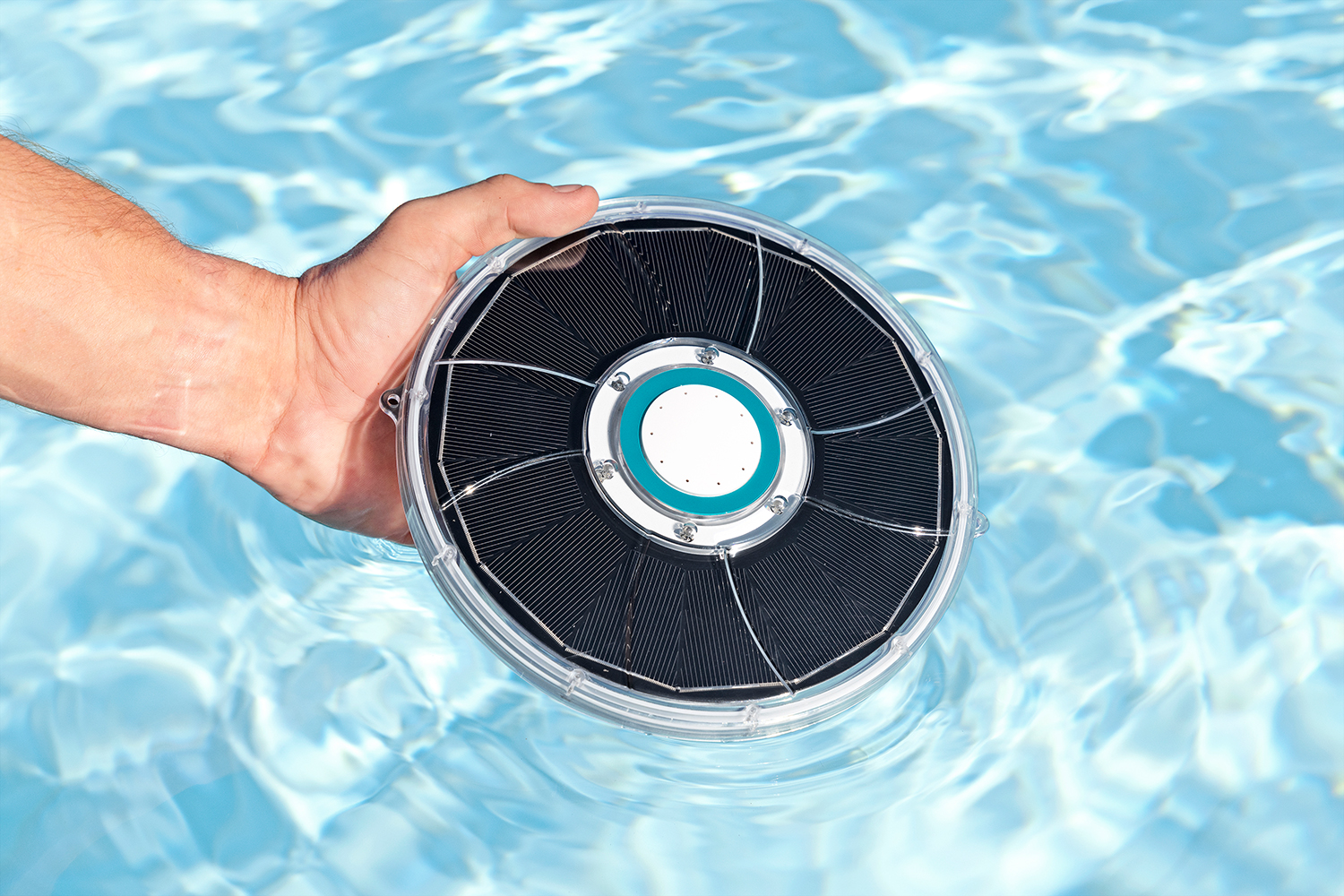 Poolfontäne FloatBright™ mit solarbetriebenen LED-Licht 19,5 x 18,2 x 6,8 cm Poolfontäne FloatBright™ mit solarbetriebenen LED-Licht 19,5 x 18,2 x 6,8 cm