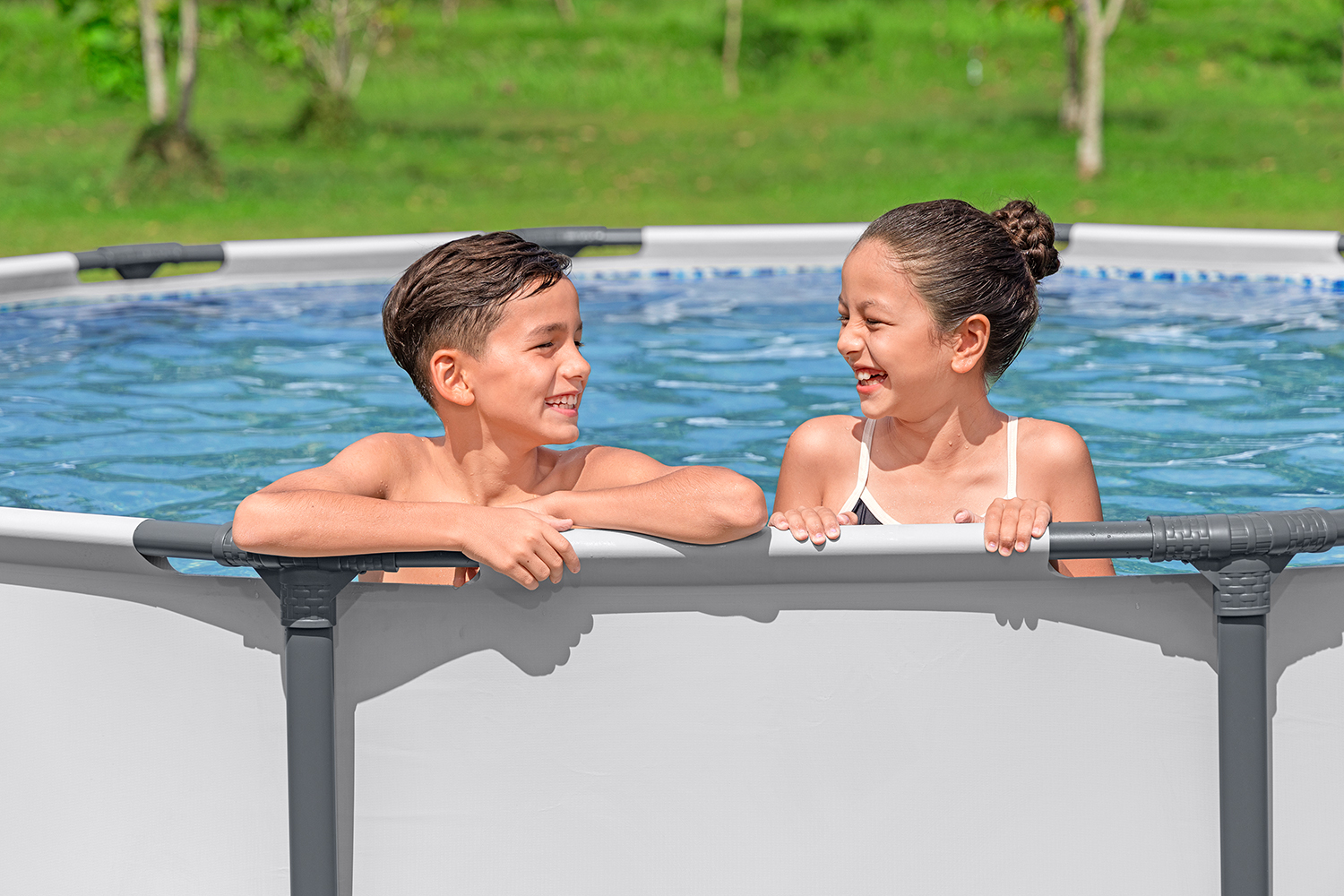 Steel Pro MAX™ Frame Pool Komplett Set mit Filterpumpe Ø 457 x 107 cm, lichtgrau, rund Steel Pro MAX™ Frame Pool Komplett Set mit Filterpumpe Ø 457 x 107 cm, lichtgrau, rund
