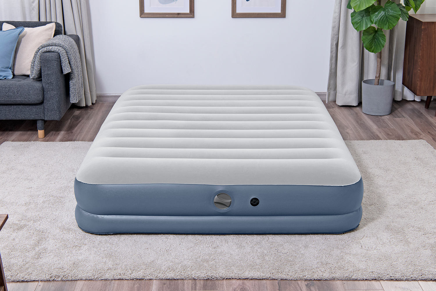 TriTech™ Doppelluftbett mit mobiler, akkubetriebener Elektropumpe 203 x 152 x 36 cm TriTech™ Doppelluftbett mit mobiler, akkubetriebener Elektropumpe 203 x 152 x 36 cm