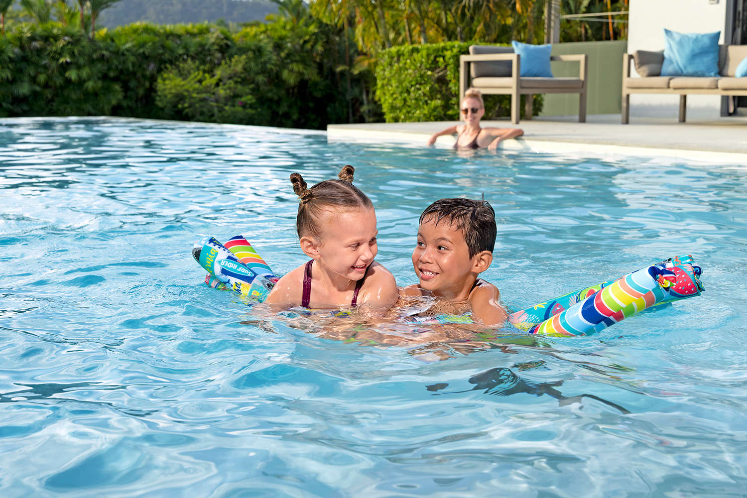 Poolnudeln  Summer Soirée 6,4 x 122 cm, sortiert Poolnudeln  Summer Soirée 6,4 x 122 cm, sortiert