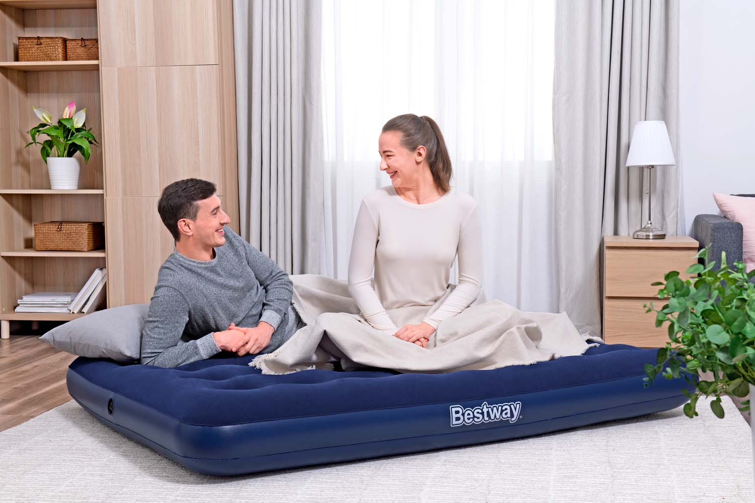 Doppelluftbett mit externer Elektropumpe 191 x 137 x 22 cm