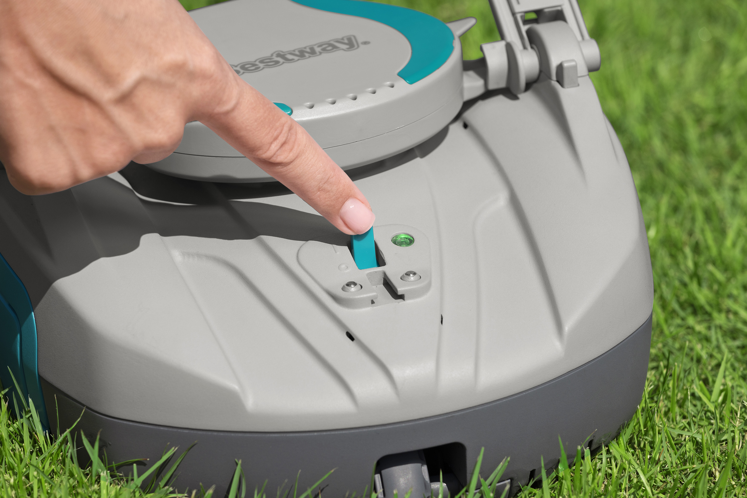 Autonomer, akkubetriebener Poolroboter AquaTronix™ G100