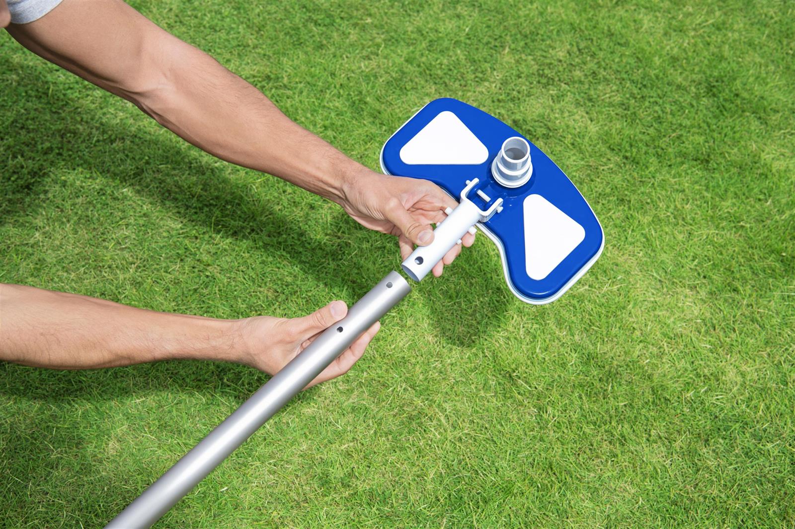 Flowclear™ 11" x 6"/27.9cm x 15.2cm Angler Pool Vacuum