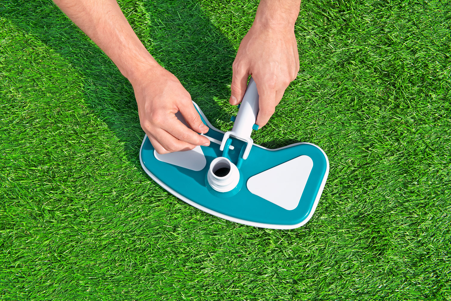 Poolpflege Basis-Set AquaClean™ mit pumpenbetriebenem Poolsauger & Kescher  für Poolgrößen bis 610 cm