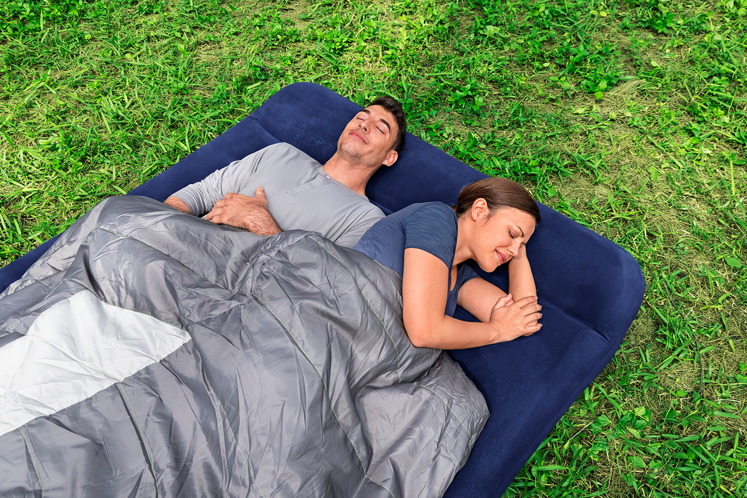 Doppelluftbett mit integrierter Fußpumpe 191 x 137 x 28 cm Doppelluftbett mit integrierter Fußpumpe 191 x 137 x 28 cm