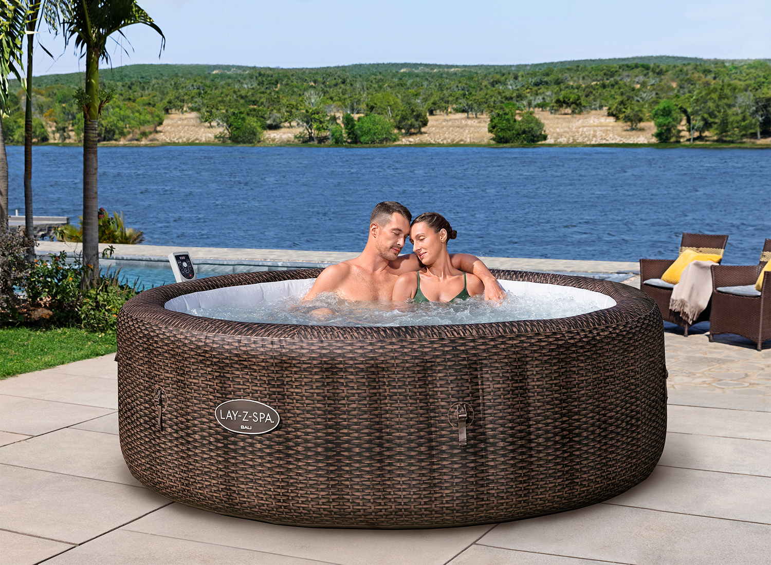 LAY-Z-SPA® Energiespar-Whirlpool Bali AirJet™ mit App-Steuerung, für 7 Personen, Ø 216 x 71 cm, Rattan-Optik (Schokobraun)