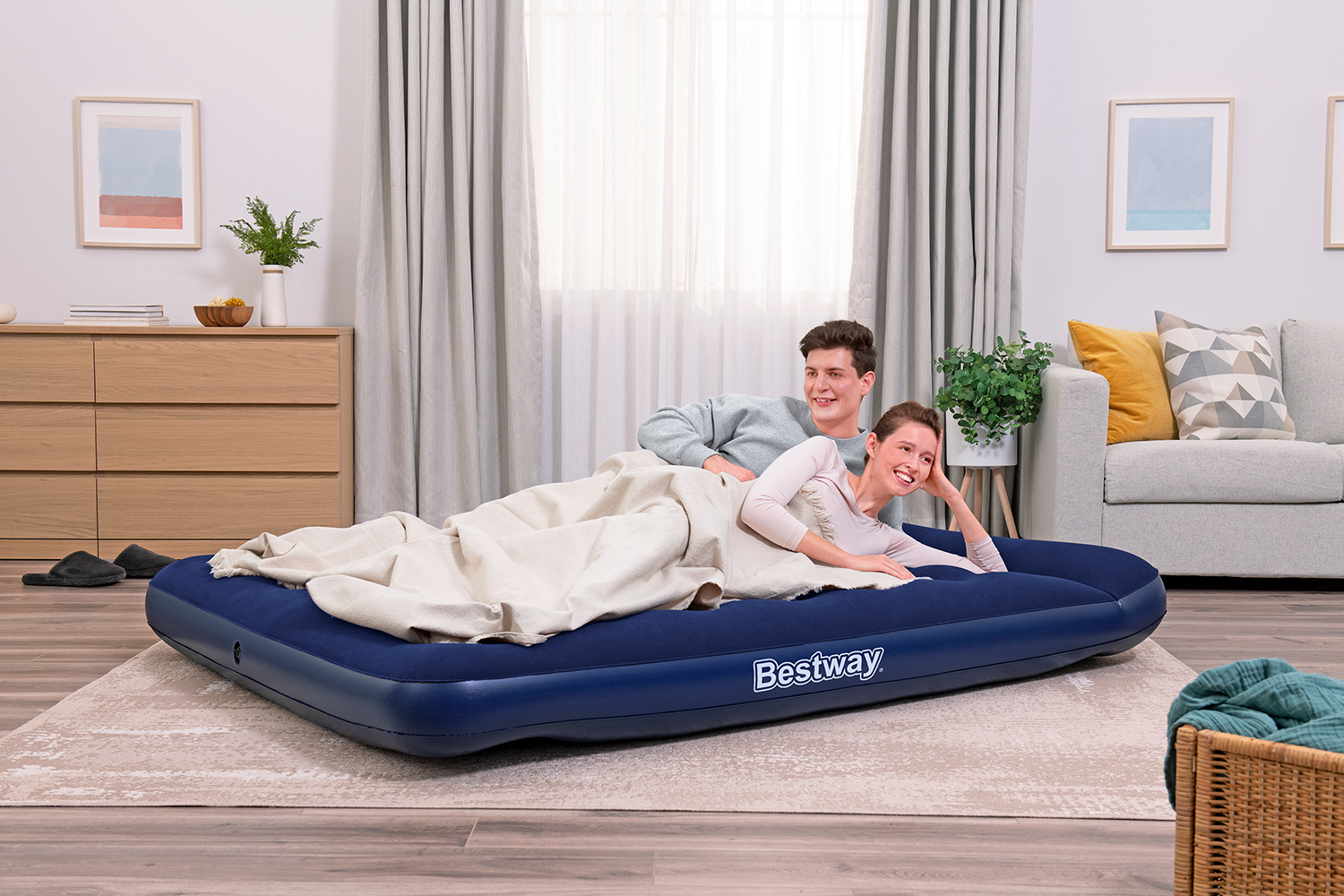 Doppelluftbett mit integrierter Fußpumpe 203 x 152 x 28 cm