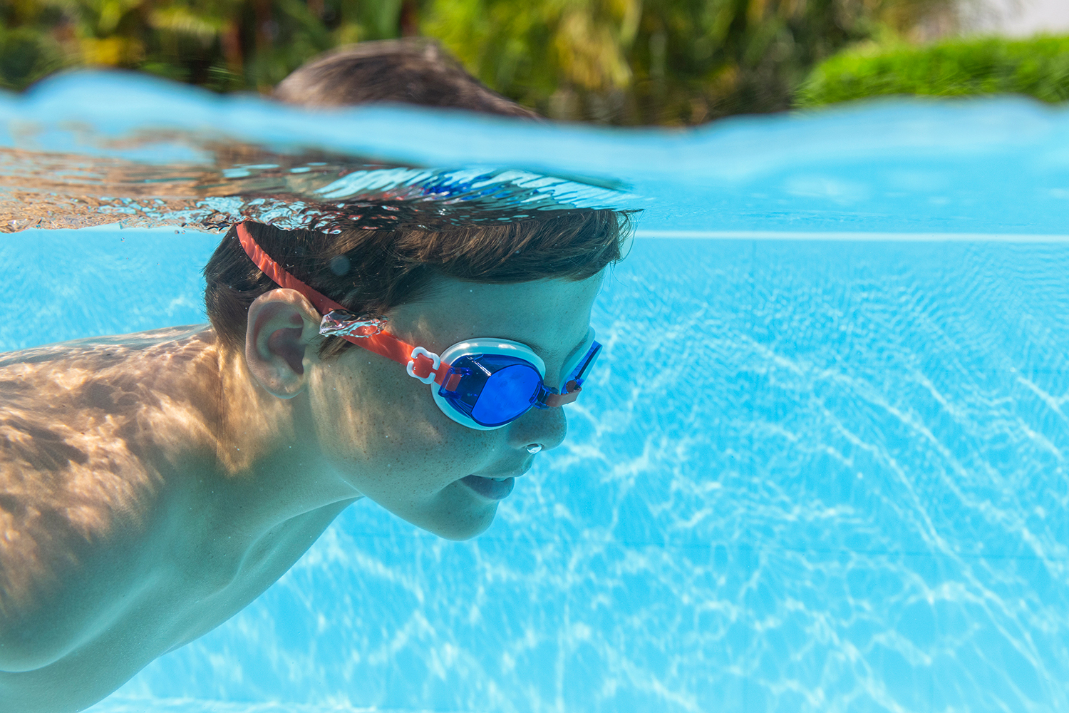 Aqua Burst Essential™ Schwimmbrille ab 7 Jahren, sortiert