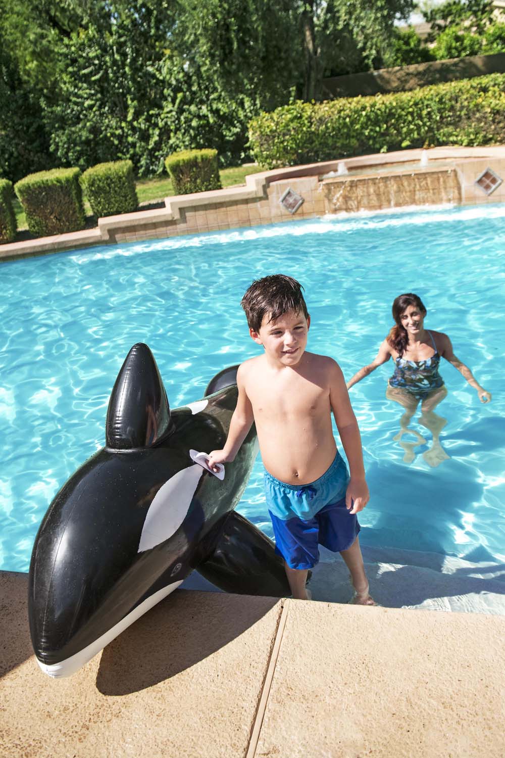 Bestway® 6'8" x 40"/2.03m x 1.02m Jumbo Whale Ride-On