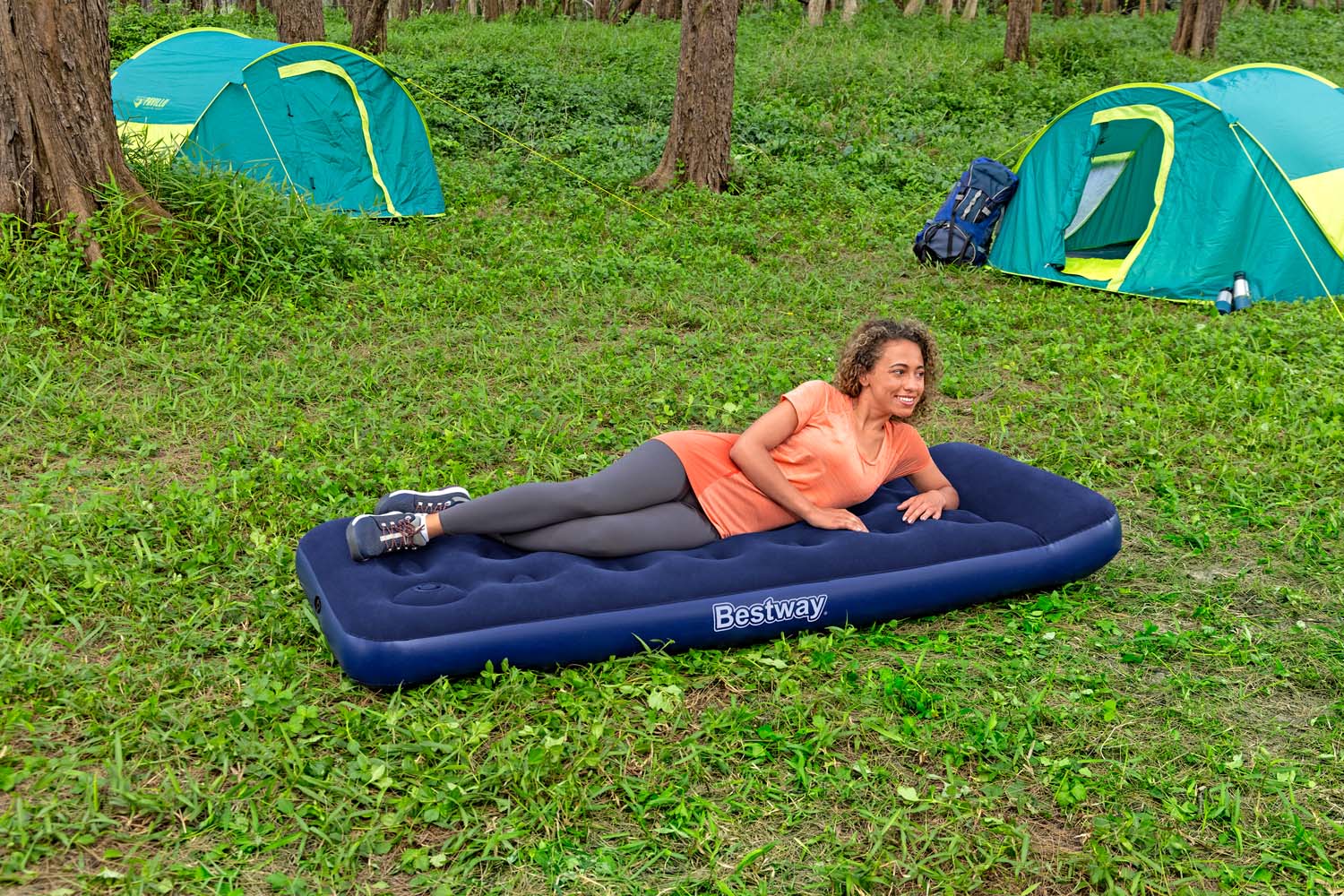 Single-Luftbett mit integrierter Fußpumpe 185 x 76 x 28 cm