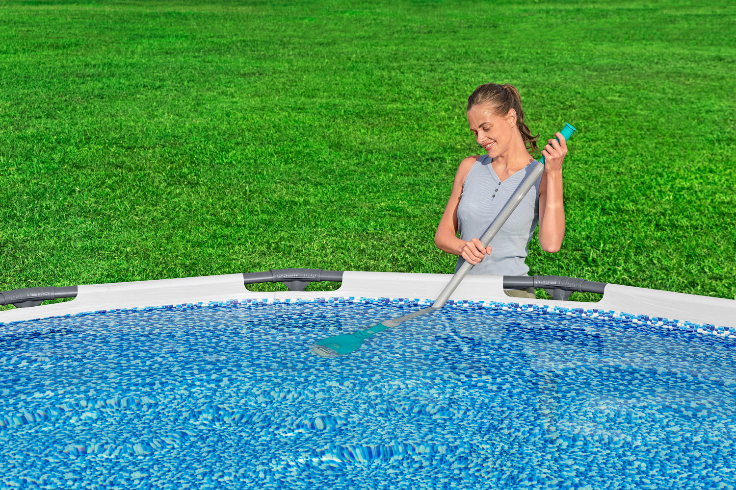 batteriebetriebener Poolsauger AquaTech™ 150 cm