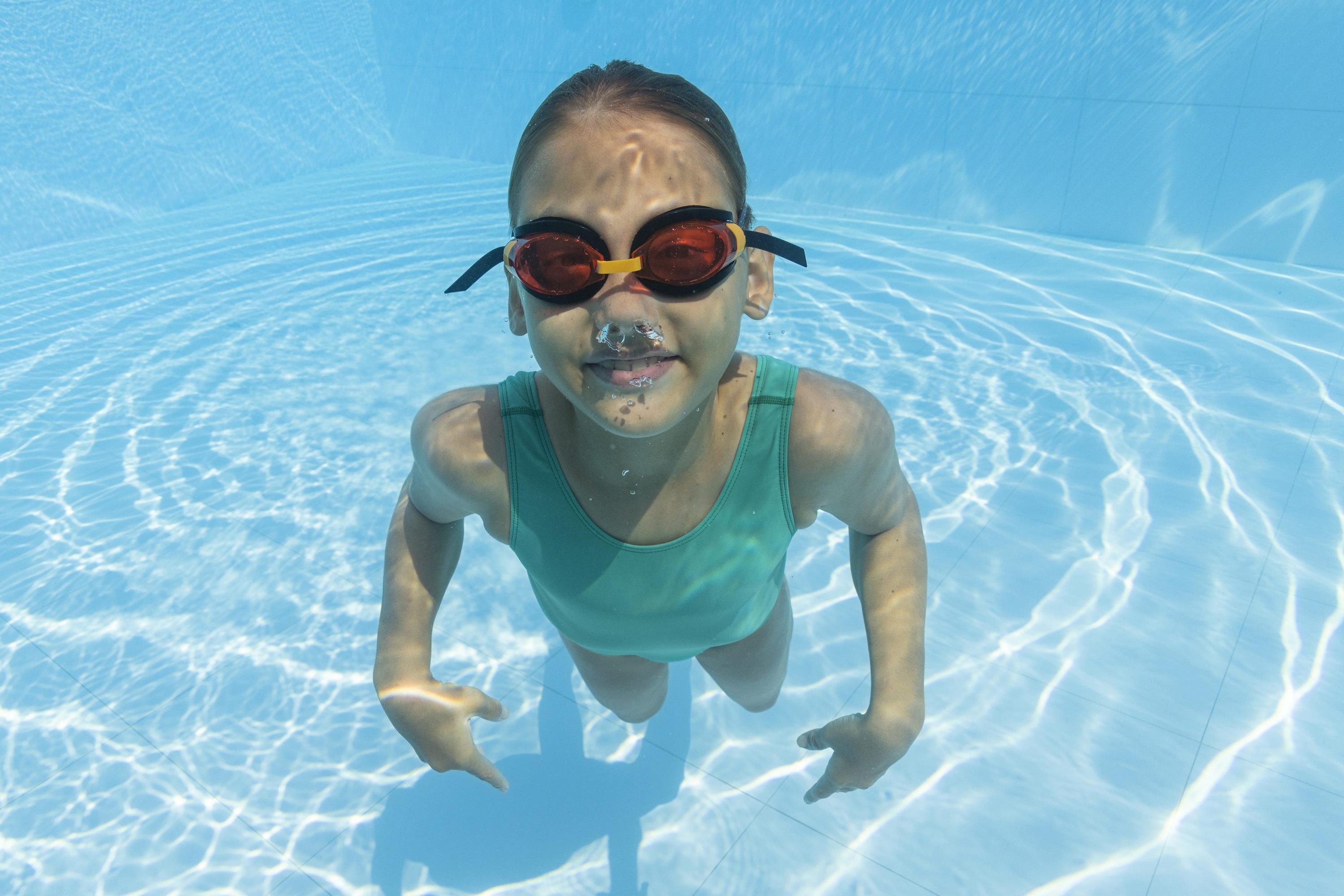 Aqua Burst Essential™ II Schwimmbrille ab 7 Jahren, sortiert Rot