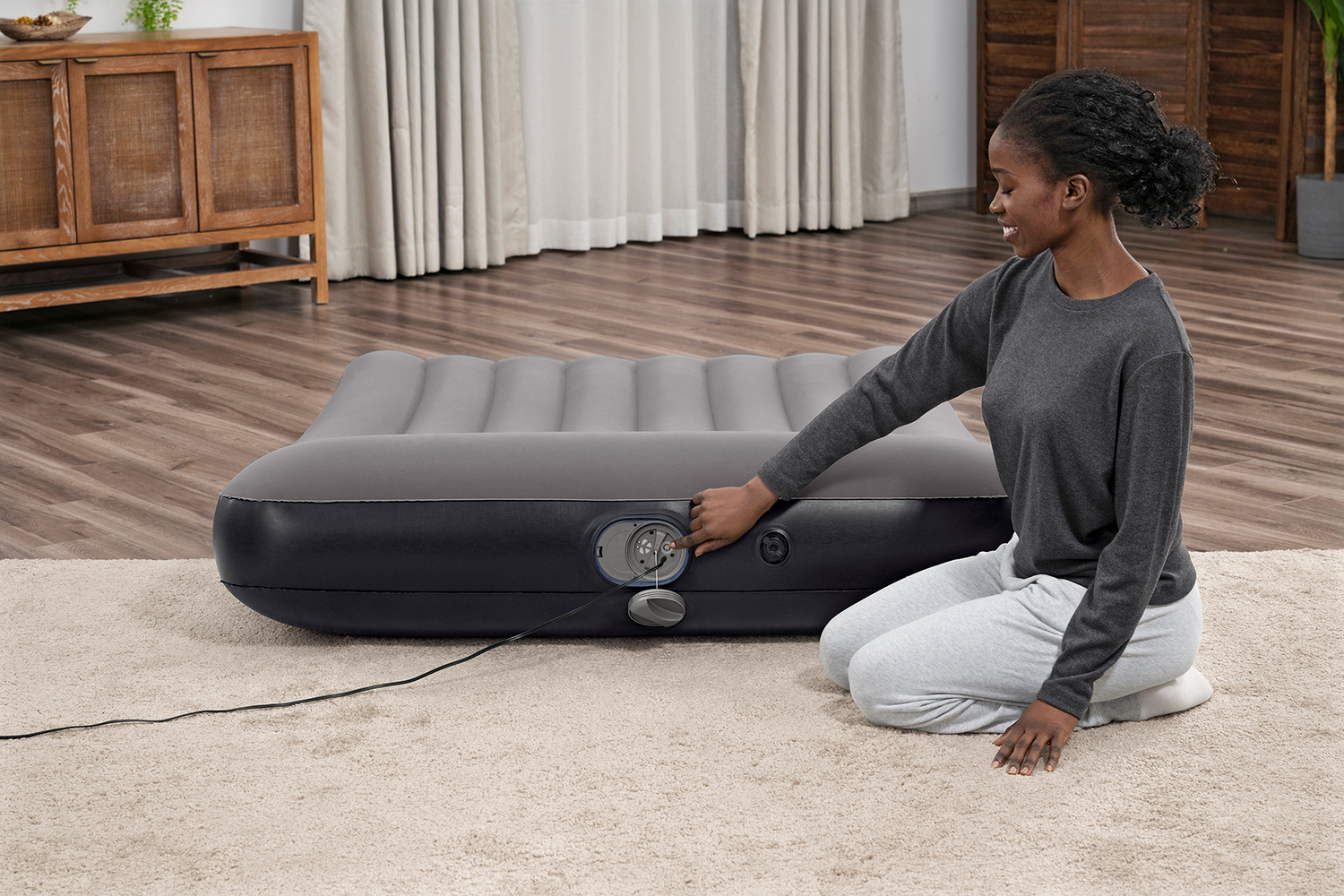 TriTech® Doppelluftbett mit USB-Elektropumpe 191 x 137 x 30 cm TriTech® Doppelluftbett mit USB-Elektropumpe 191 x 137 x 30 cm