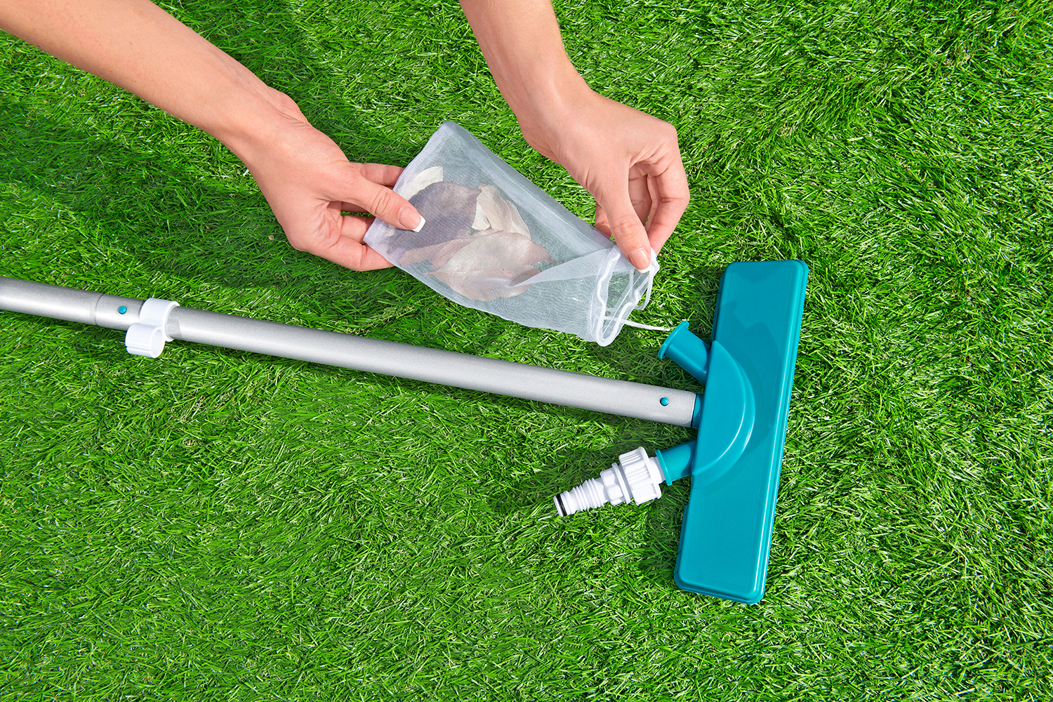 Poolpflege Komplett Set AquaClear™ Deluxe für Poolgrößen bis 396 cm Poolpflege Komplett Set AquaClear™ Deluxe für Poolgrößen bis 396 cm