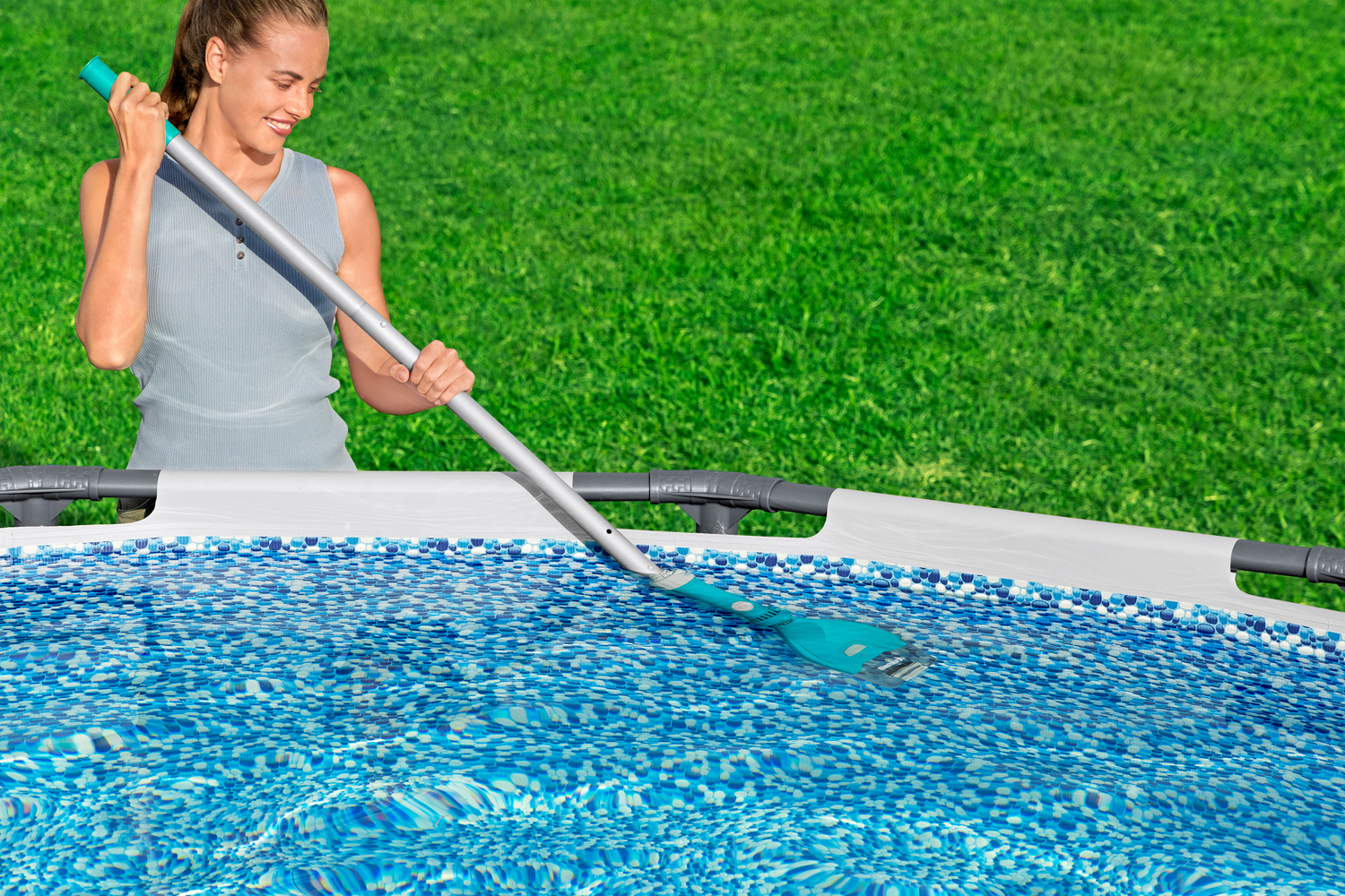 batteriebetriebener Poolsauger AquaTech™ 150 cm