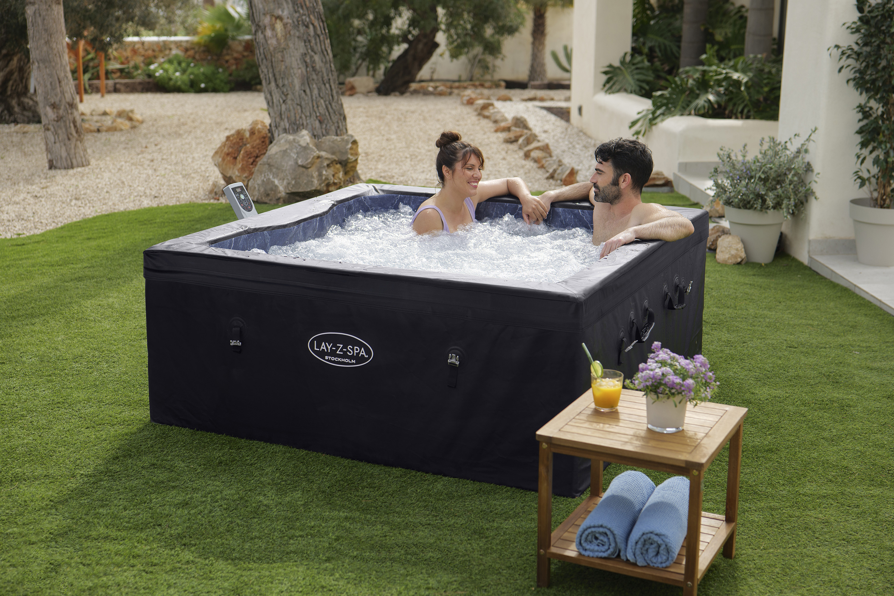 LAY-Z-SPA® ThermaCore™ Energiespar Whirlpool Stockholm AirJet™ mit App Steuerung, für 6 Personen, 164 x 164 x 65 cm, eckig