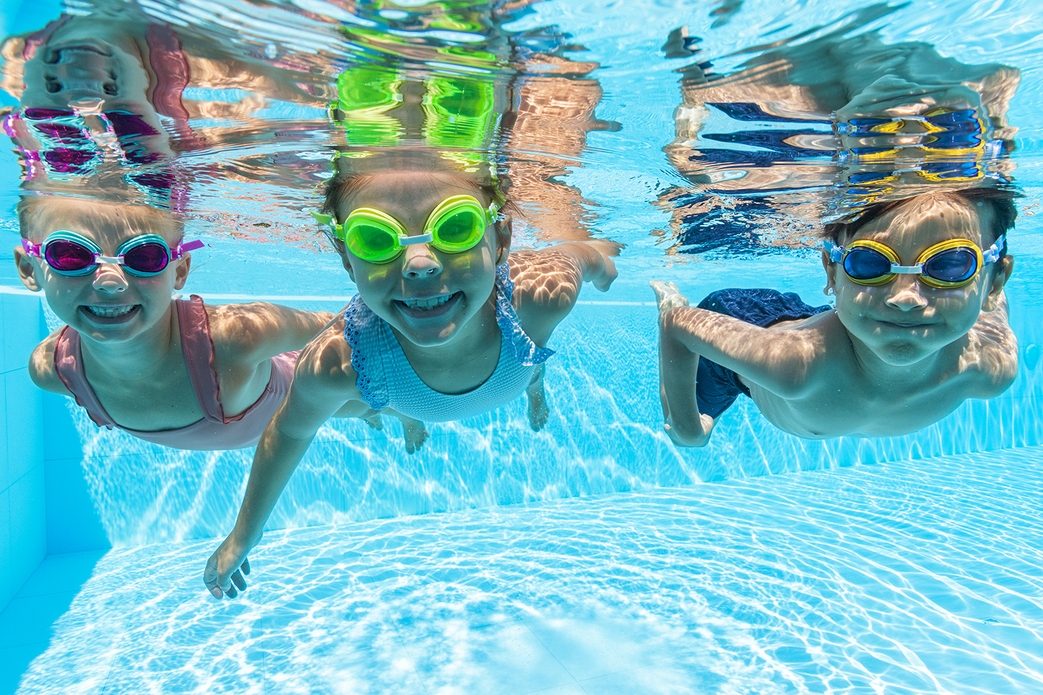 Aqua Burst Essential™ Schwimmbrille ab 3 Jahren, sortiert