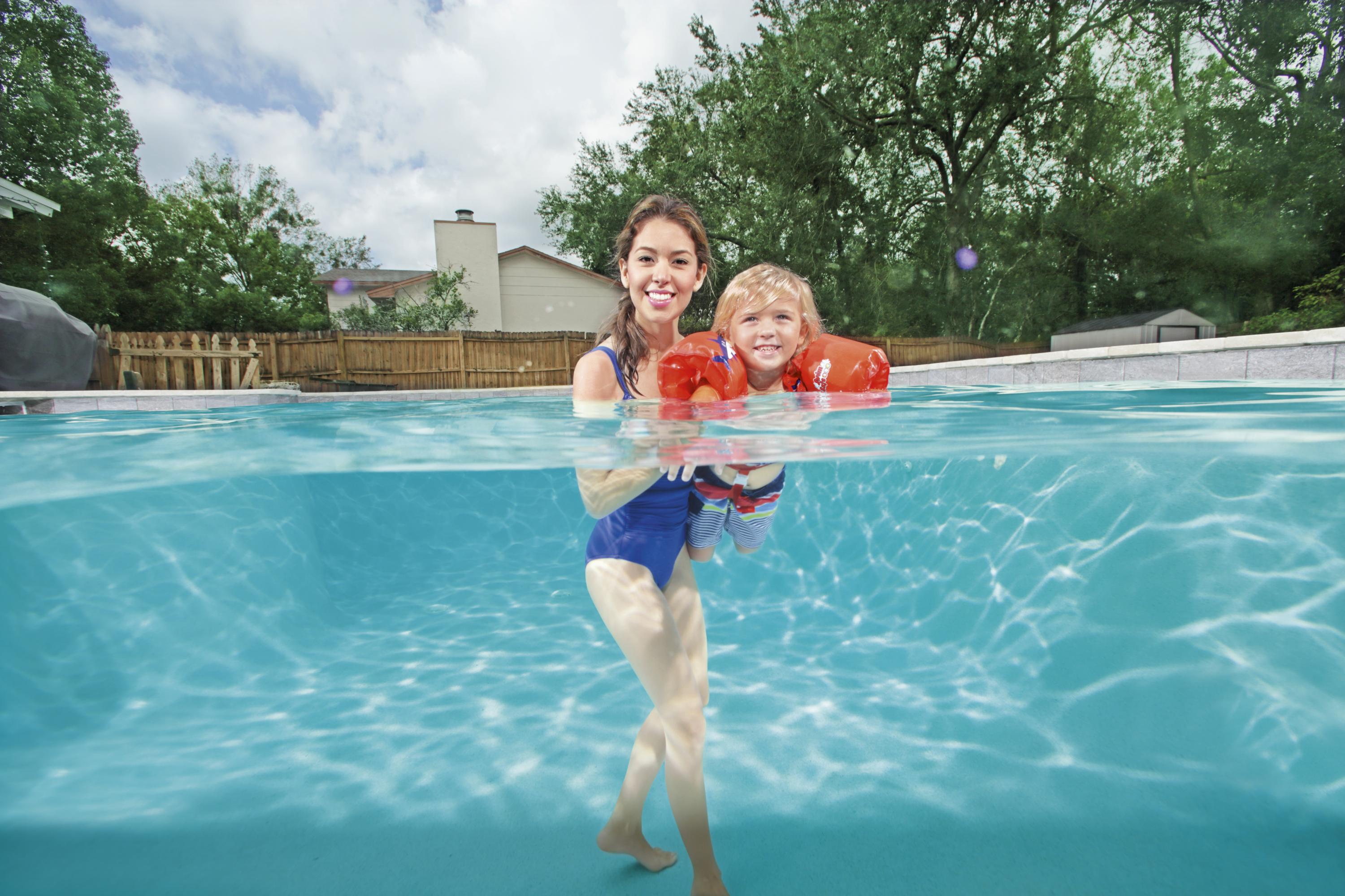 Swim Safe™ Schwimmhilfe mit Textilbezug 3-6 Jahre 57 x 28 x 14 cm