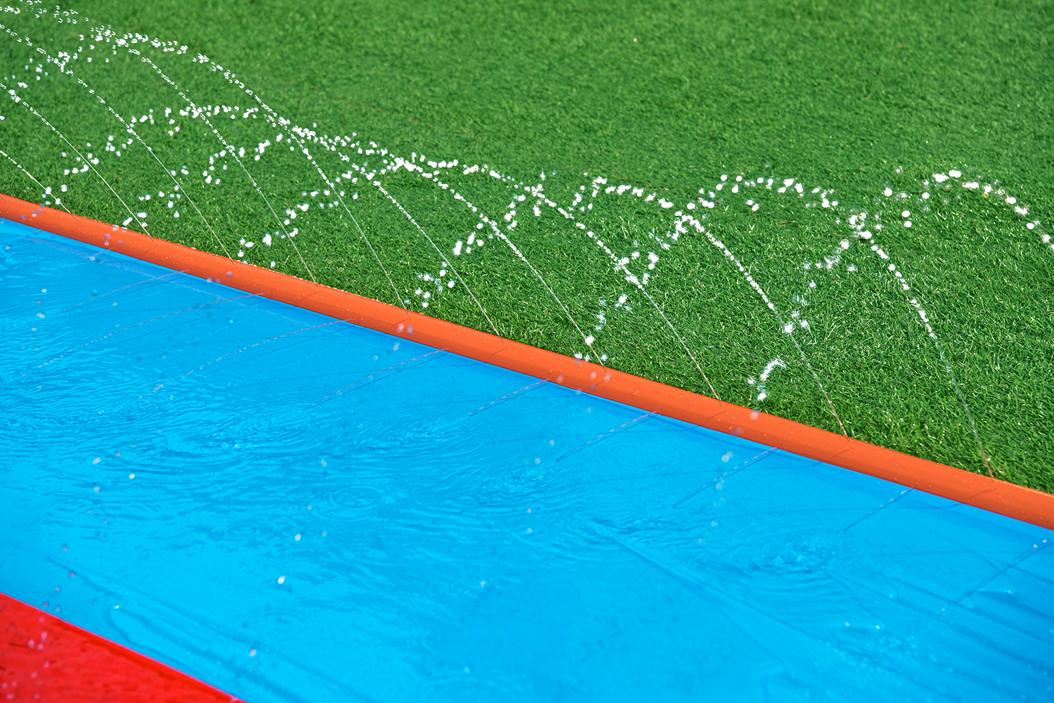 H2OGO!® Tsunami Splash Ramp™ 2-Personen-Wasserrutsche 472 x 140 x 30,5 cm H2OGO!® Tsunami Splash Ramp™ 2-Personen-Wasserrutsche 472 x 140 x 30,5 cm