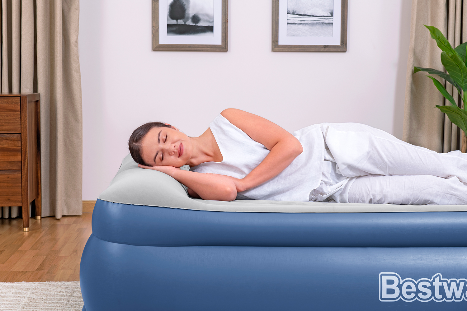 TriTech™ Doppelluftbett mit integrierter Elektropumpe 203 x 152 x 56 cm TriTech™ Doppelluftbett mit integrierter Elektropumpe 203 x 152 x 56 cm