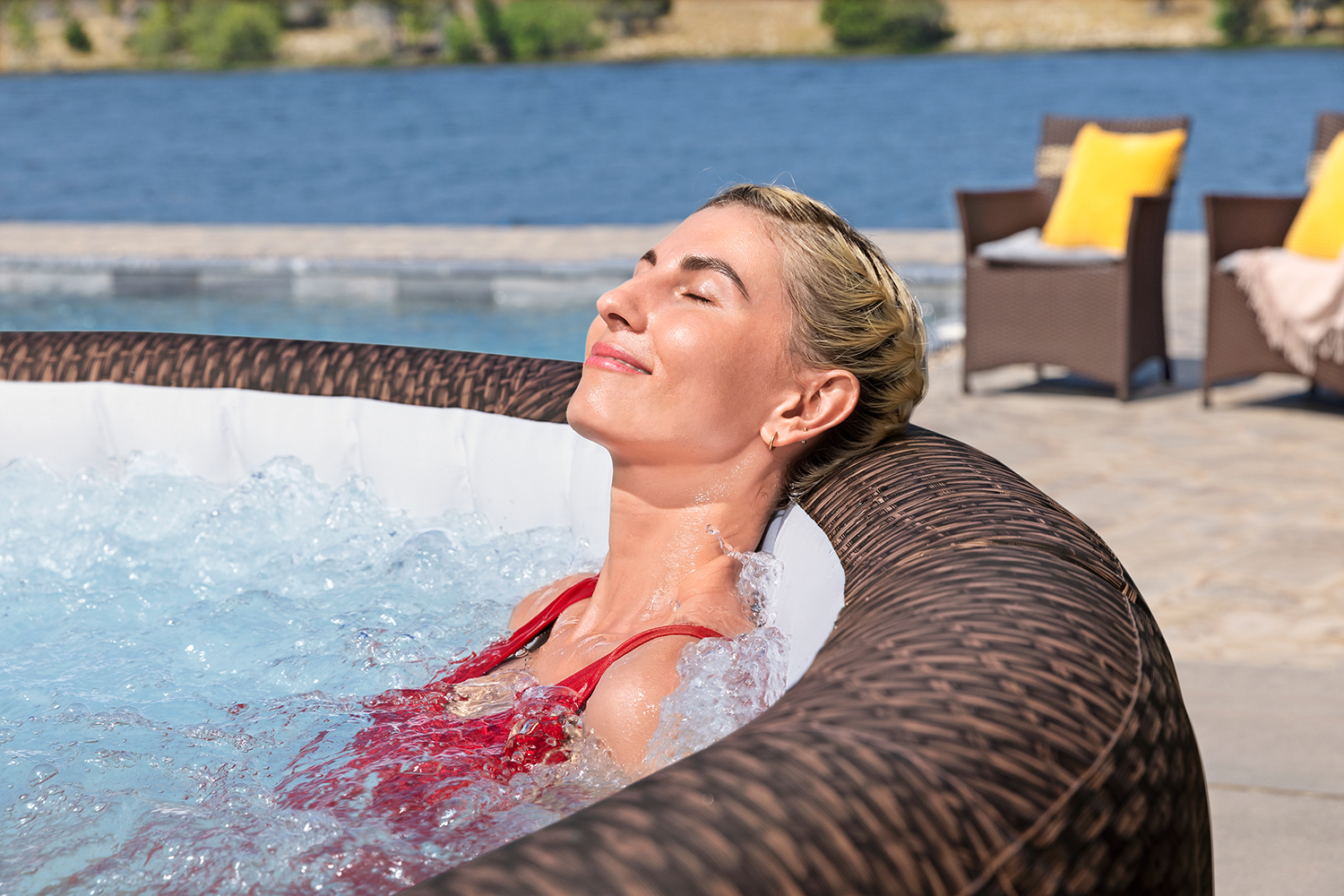 LAY-Z-SPA® Energiespar-Whirlpool Bali AirJet™ mit App-Steuerung, für 7 Personen, Ø 216 x 71 cm, Rattan-Optik (Schokobraun)