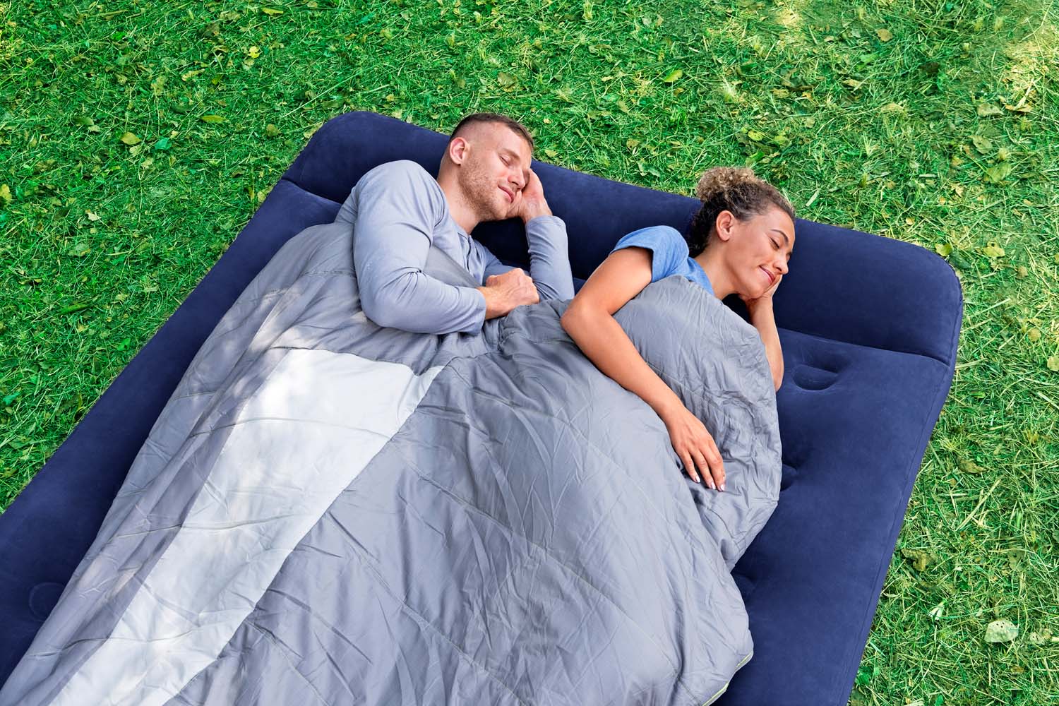 Doppelluftbett mit integrierter Fußpumpe 203 x 152 x 28 cm