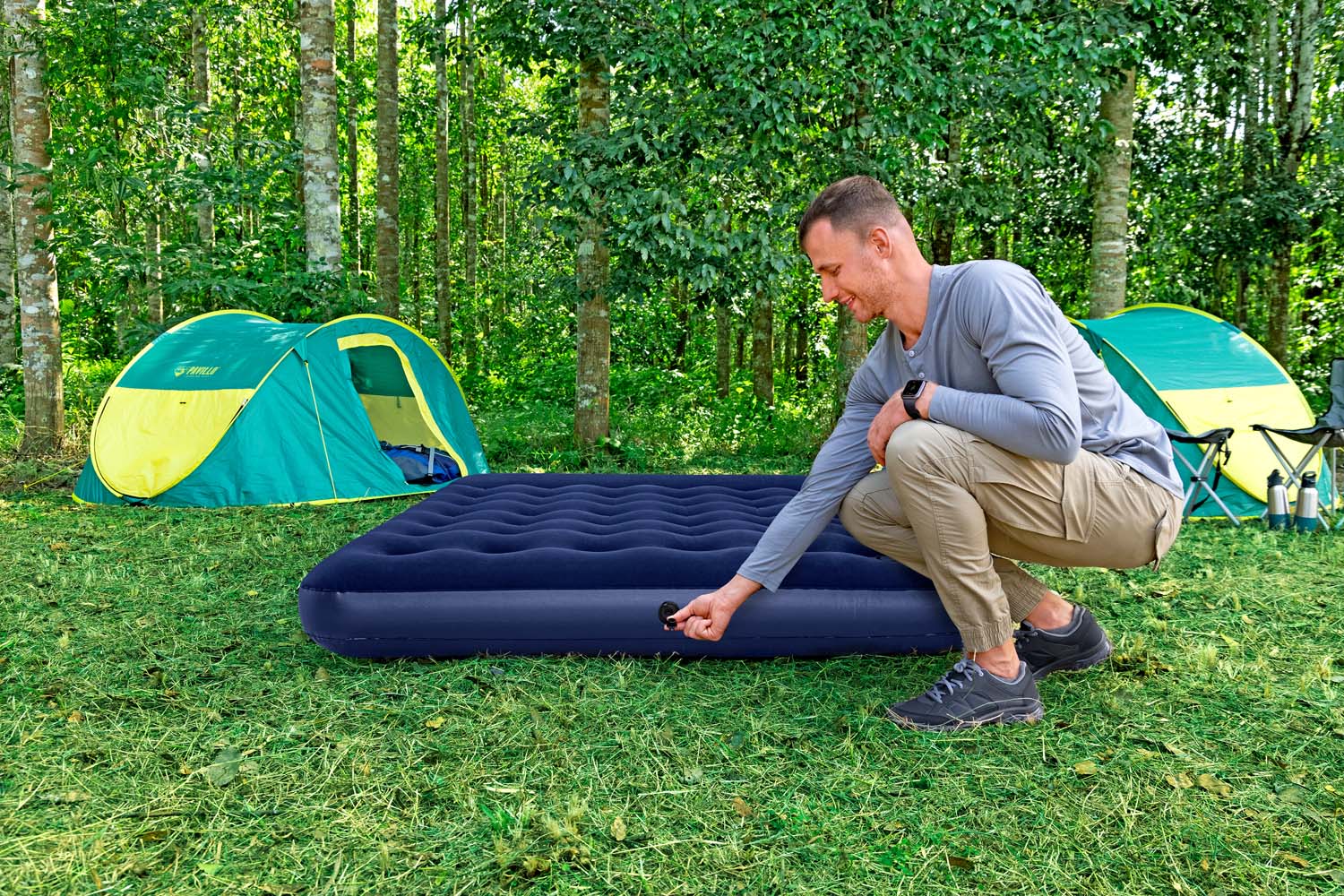 Doppelluftbett mit integrierter Fußpumpe 203 x 152 x 28 cm