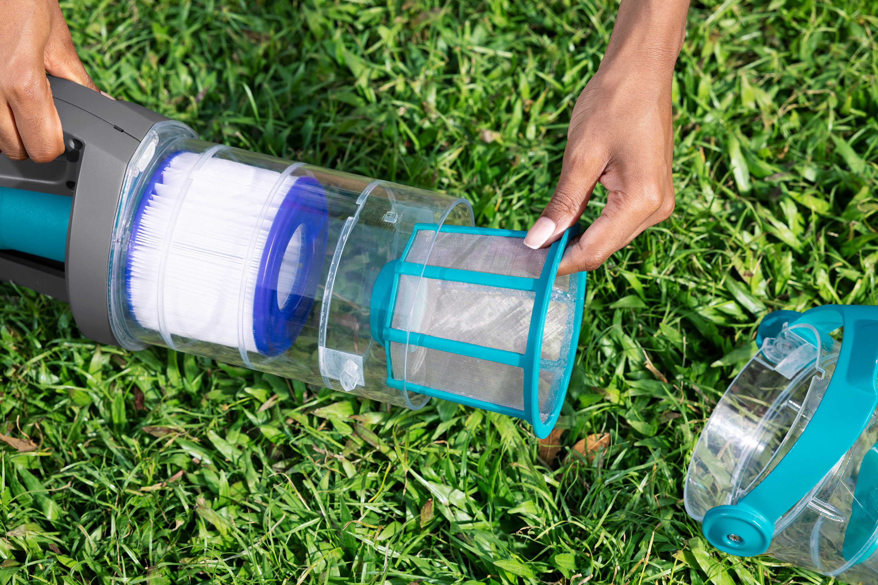 Akkubetriebener Handpoolsauger AquaGrip™ mit Filterkartusche 250 cm