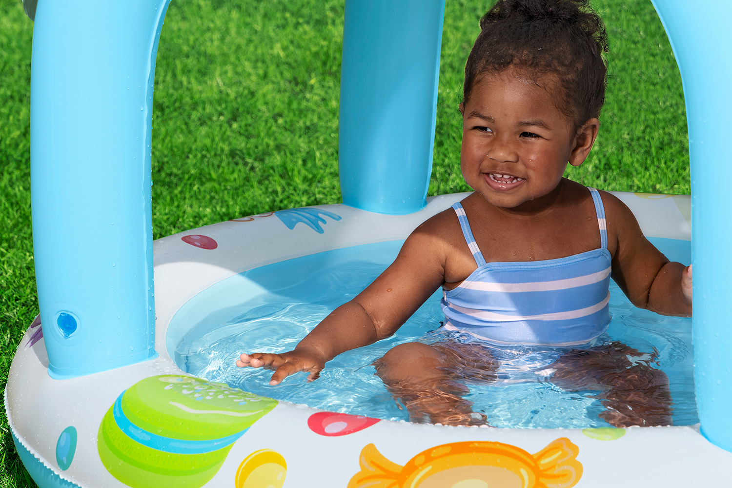 Planschbecken Sweet Shope™ mit Sonnenschutzdach 104 x 84 cm Planschbecken Sweet Shope™ mit Sonnenschutzdach 104 x 84 cm