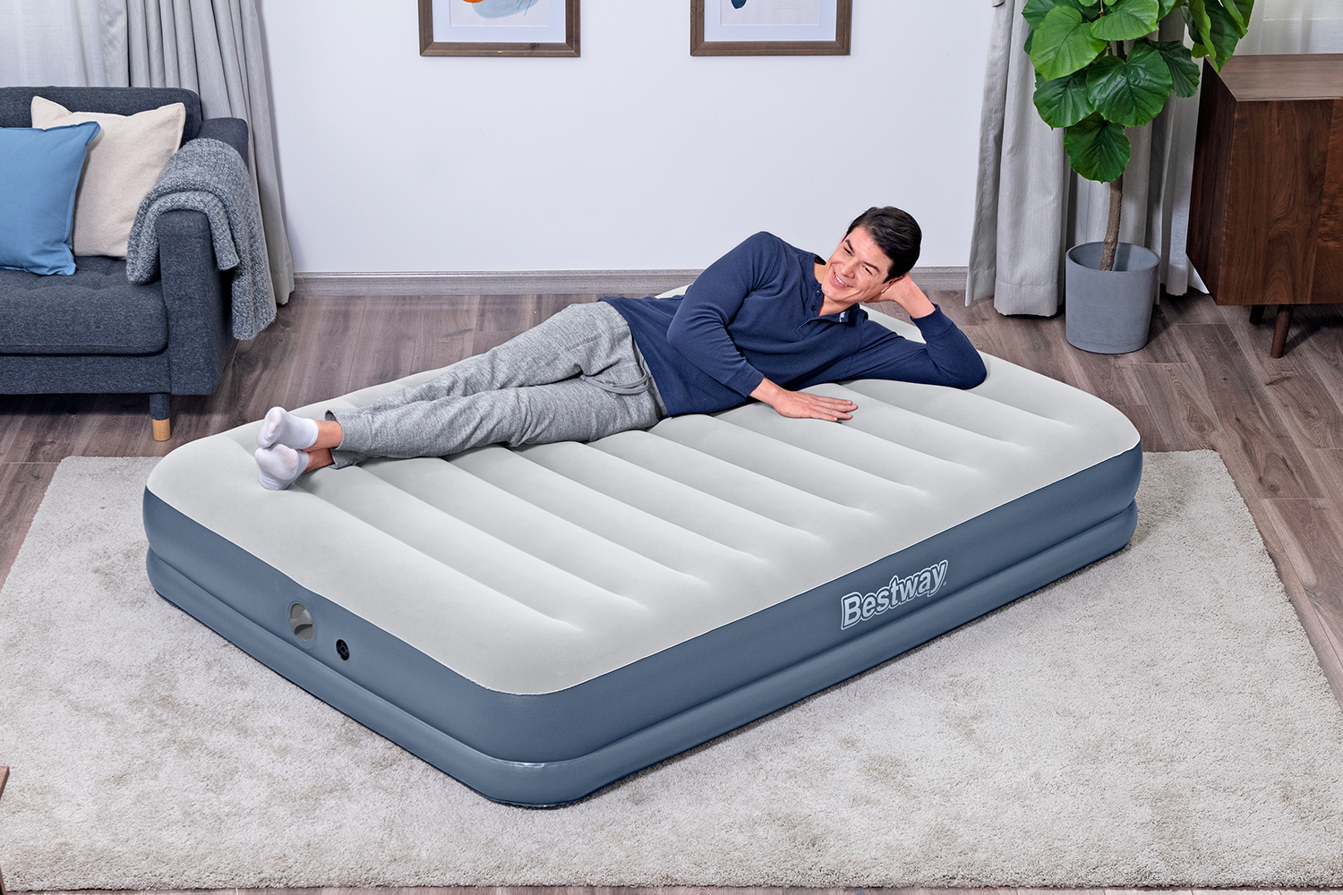 TriTech™ Doppelluftbett mit mobiler, akkubetriebener Elektropumpe 203 x 152 x 36 cm TriTech™ Doppelluftbett mit mobiler, akkubetriebener Elektropumpe 203 x 152 x 36 cm