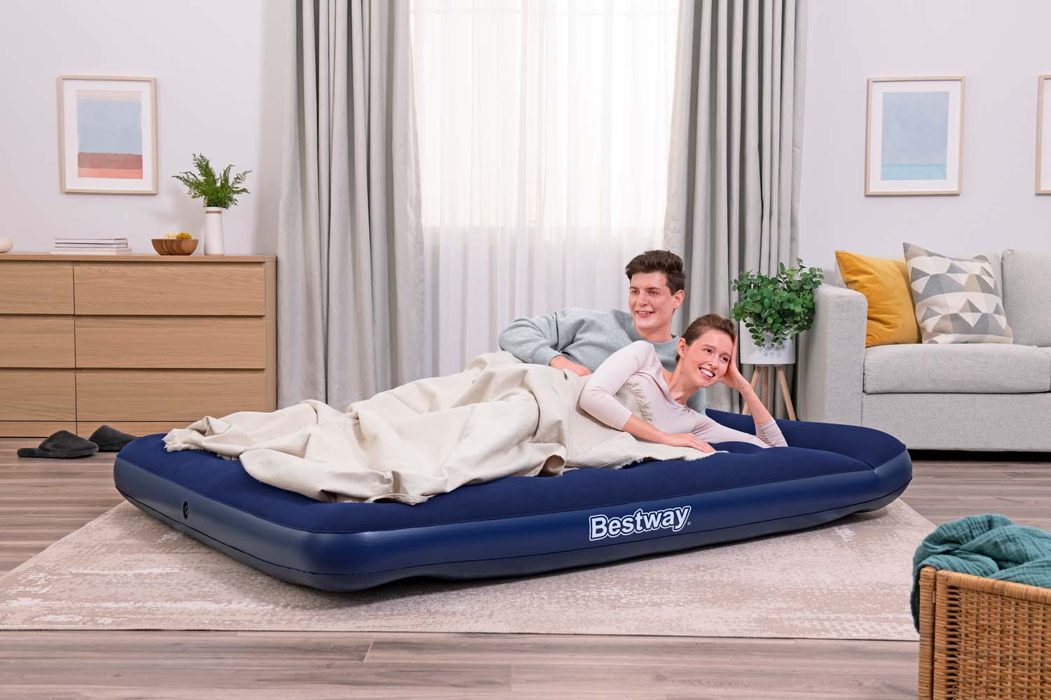Doppelluftbett mit integrierter Fußpumpe 203 x 152 x 28 cm