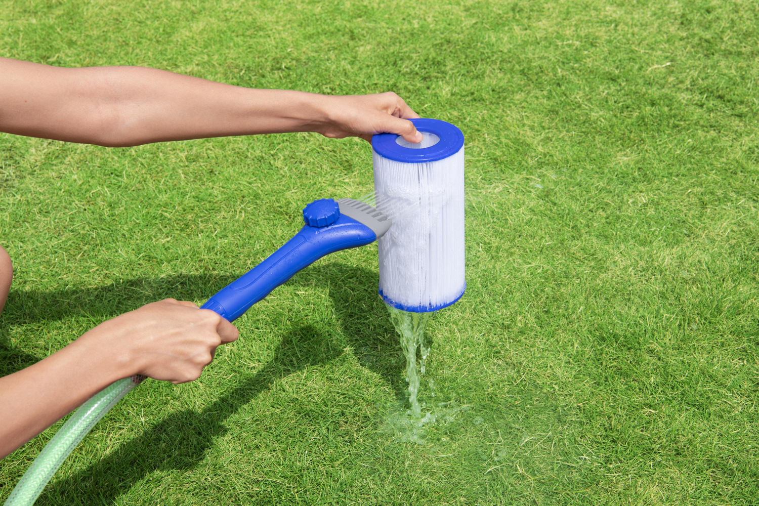 Flowclear™ Reinigungsaufsatz AquaLite™ für Filterkartuschen 29,5 x 9 x 6 cm