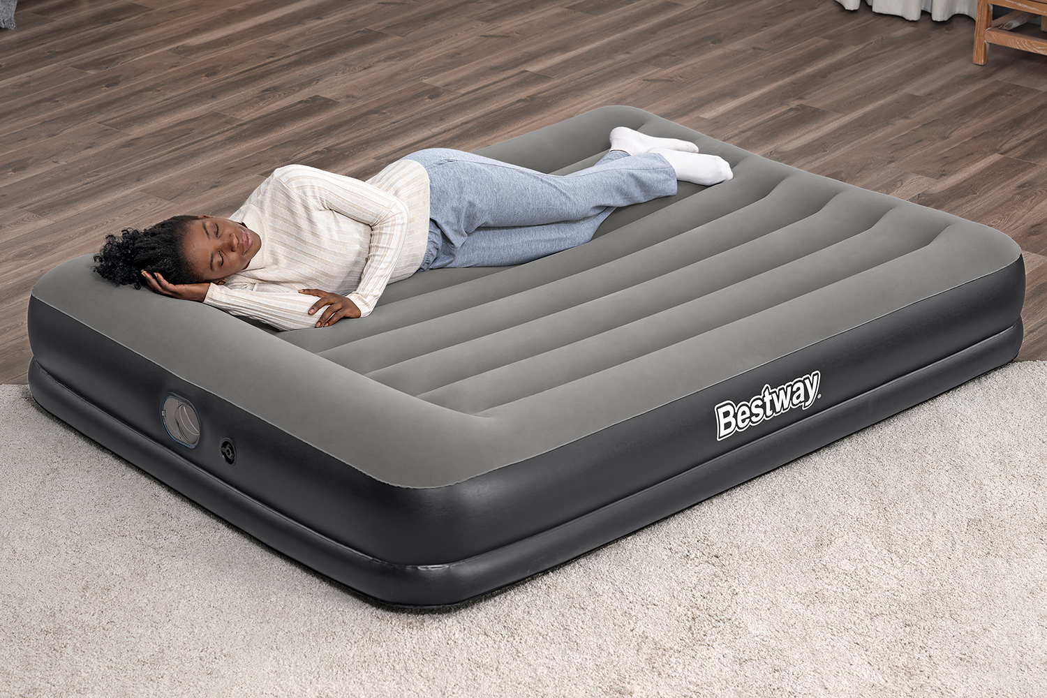 TriTech® Doppelluftbett mit USB-Elektropumpe 203 x 152 x 36 cm TriTech® Doppelluftbett mit USB-Elektropumpe 203 x 152 x 36 cm