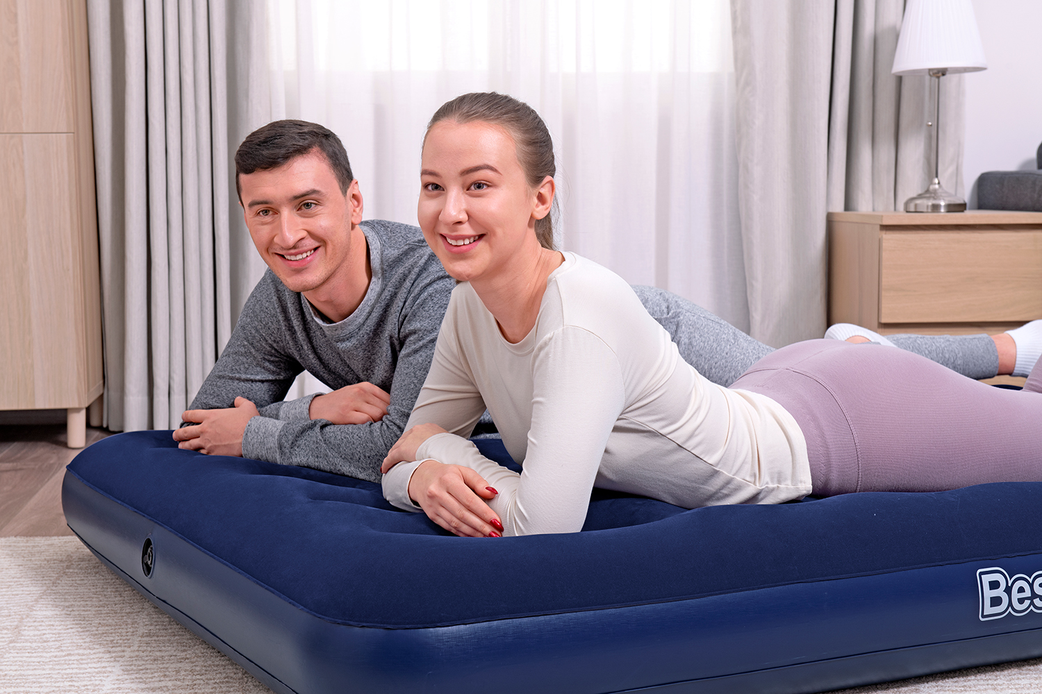 Luftbett mit externer Luftpumpe 191 x 137 x 22 cm
