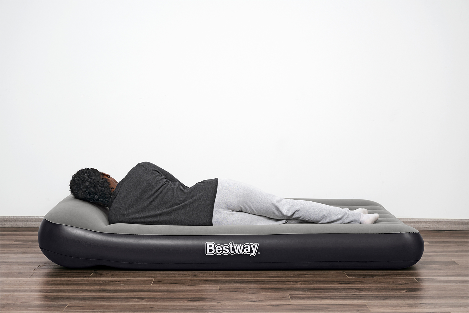 TriTech® Doppelluftbett mit USB-Elektropumpe 191 x 137 x 30 cm TriTech® Doppelluftbett mit USB-Elektropumpe 191 x 137 x 30 cm