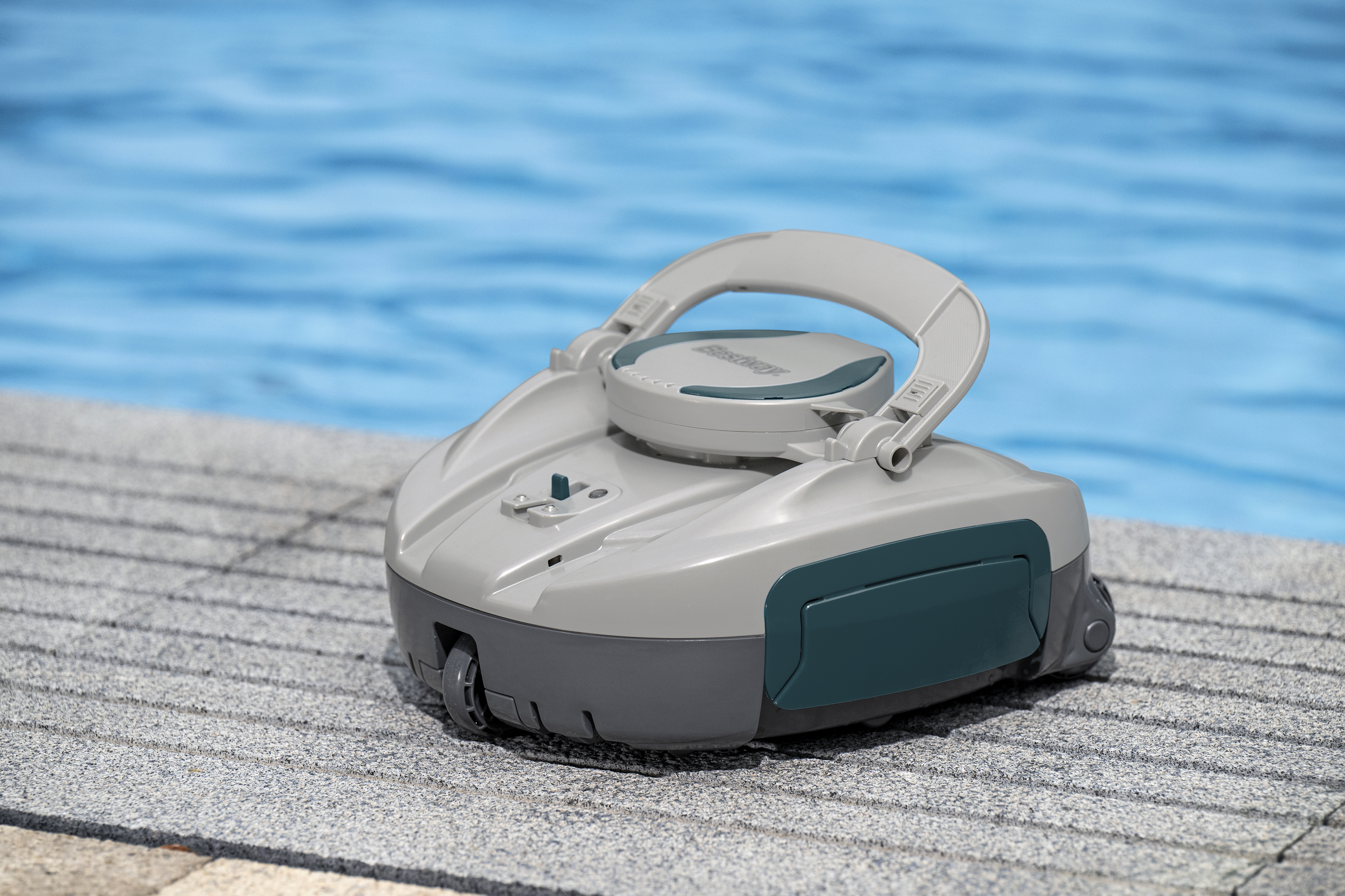 Autonomer, akkubetriebener Poolroboter AquaTronix™ G150 Autonomer, akkubetriebener Poolroboter AquaTronix™ G150