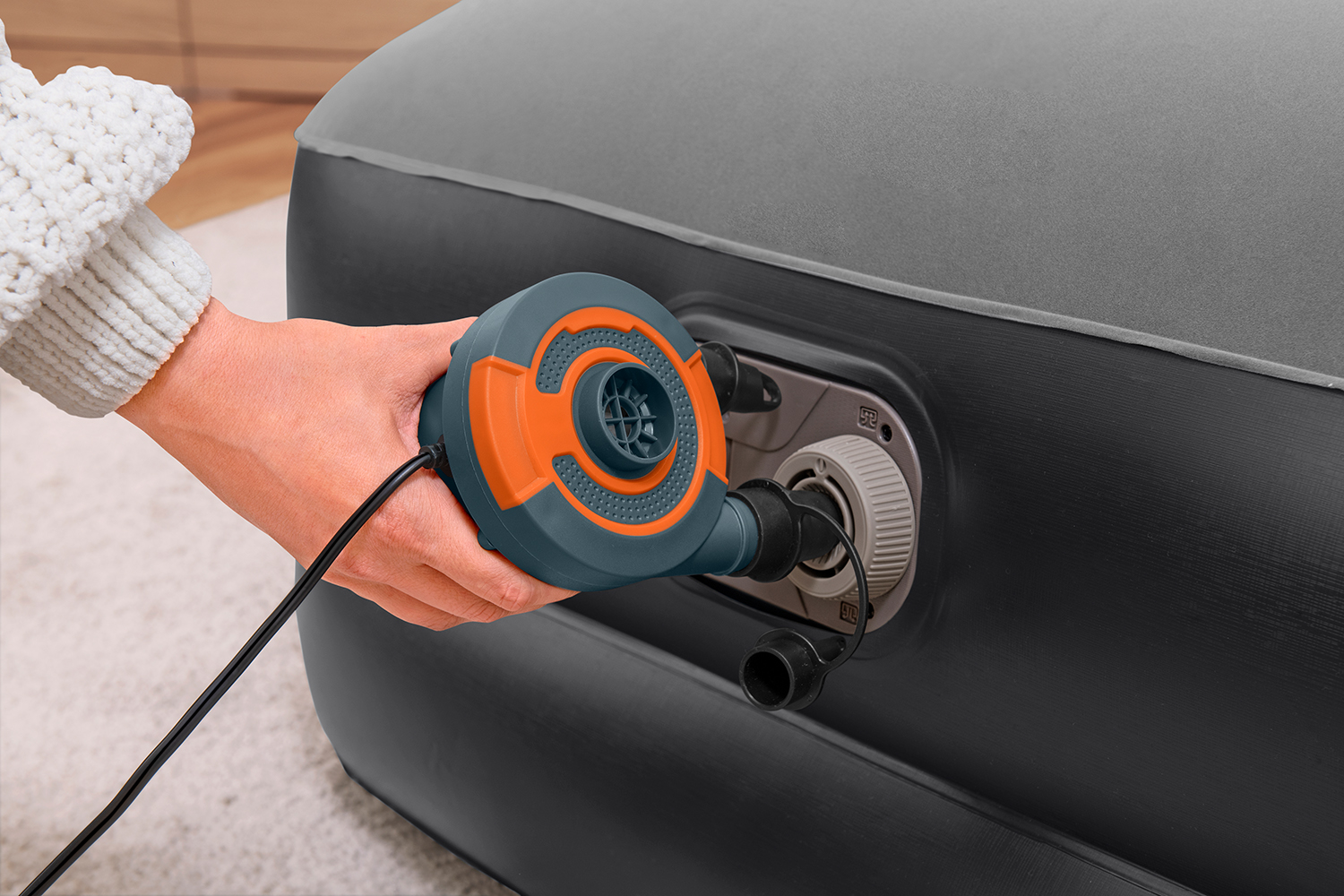 TriTech® Doppelluftbett mit integrierter Elektropumpe 203 x 152 x 46 cm TriTech® Doppelluftbett mit integrierter Elektropumpe 203 x 152 x 46 cm