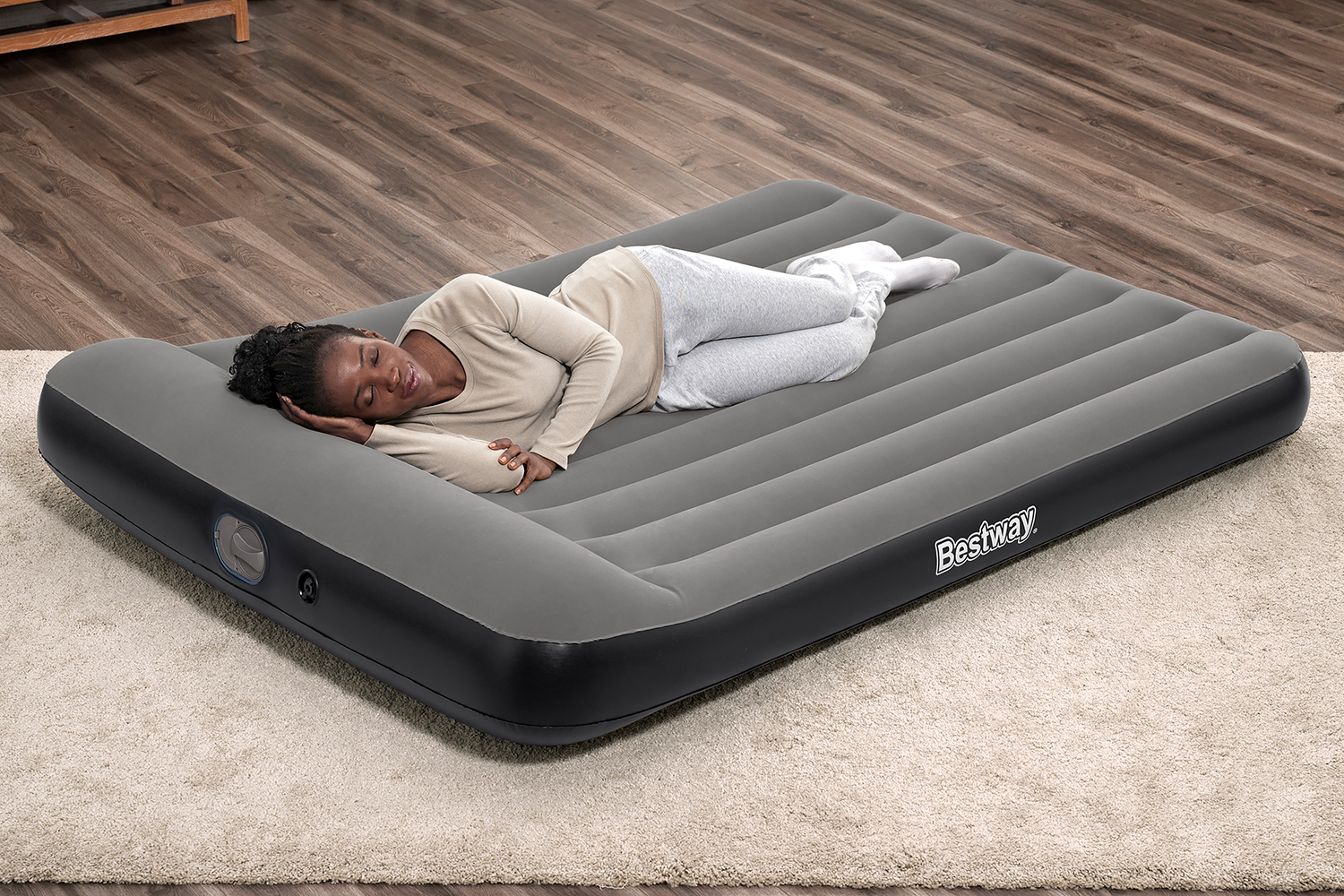 TriTech® Doppelluftbett mit USB-Elektropumpe 203 x 152 x 30 cm TriTech® Doppelluftbett mit USB-Elektropumpe 203 x 152 x 30 cm