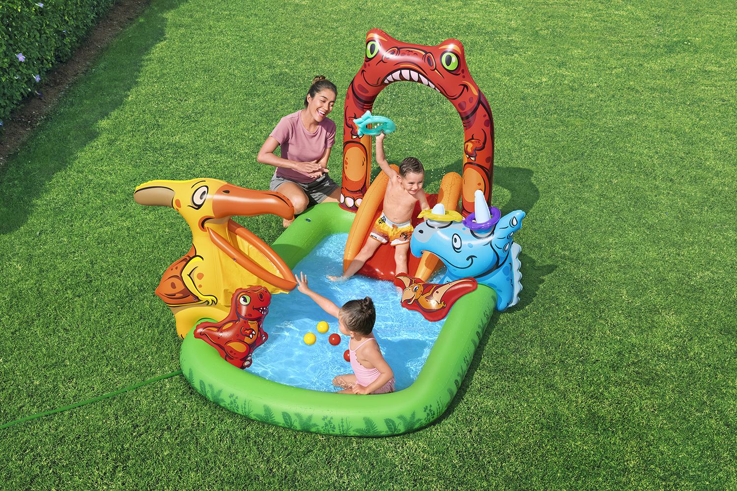 Wasserspielcenter Jurassic Splash™ 242 x 140 x 137 cm Wasserspielcenter Jurassic Splash™ 242 x 140 x 137 cm