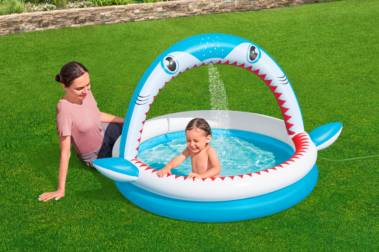 Planschbecken Sharktastic™ mit Wassersprinkler 163 x 127 x 92 cm