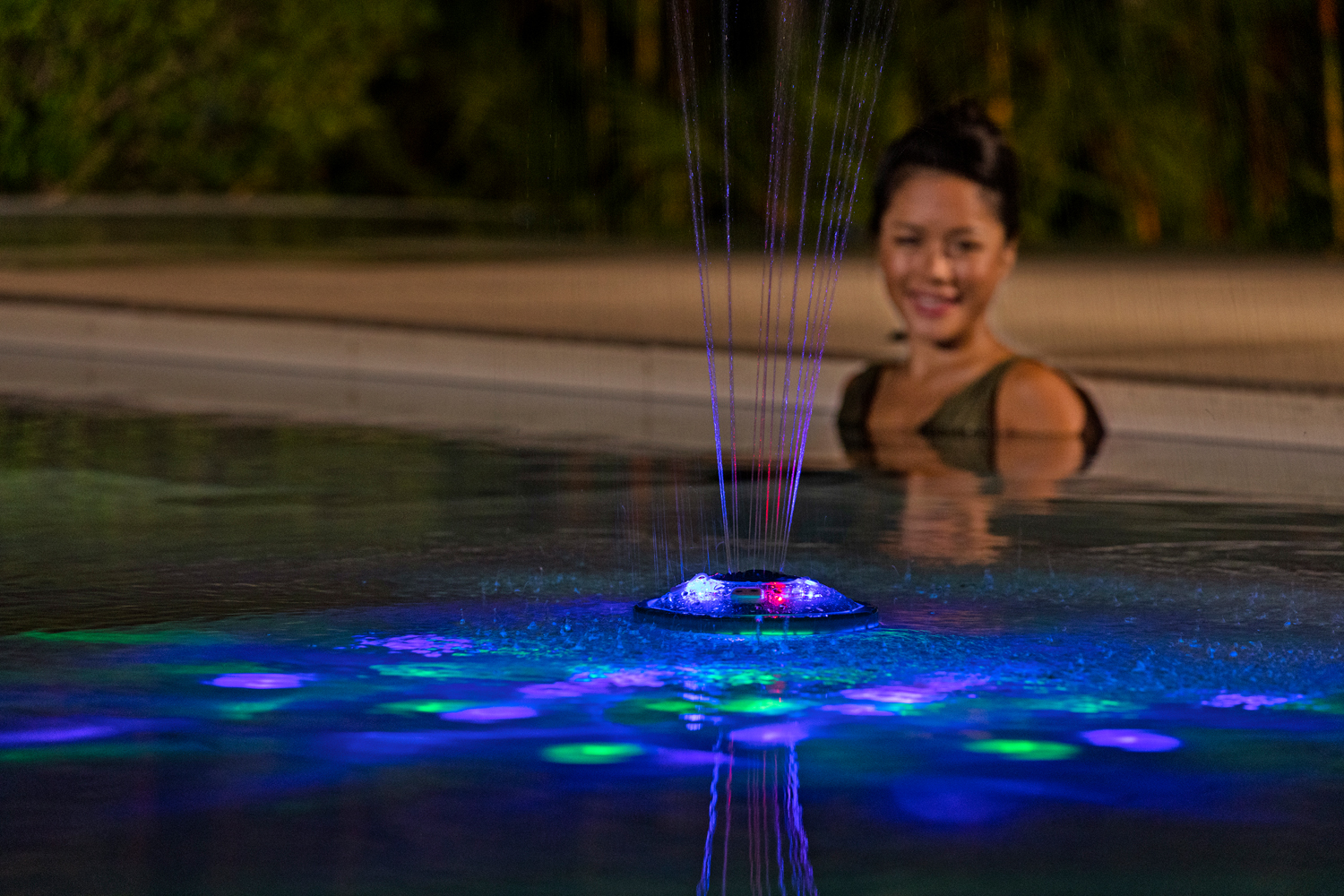 akkubetriebene LED-Wasserfontäne Ø 18,9 x 9,3 cm