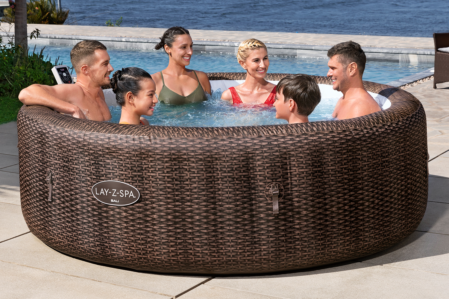 LAY-Z-SPA® Energiespar-Whirlpool Bali AirJet™ mit App-Steuerung, für 7 Personen, Ø 216 x 71 cm, Rattan-Optik (Schokobraun)