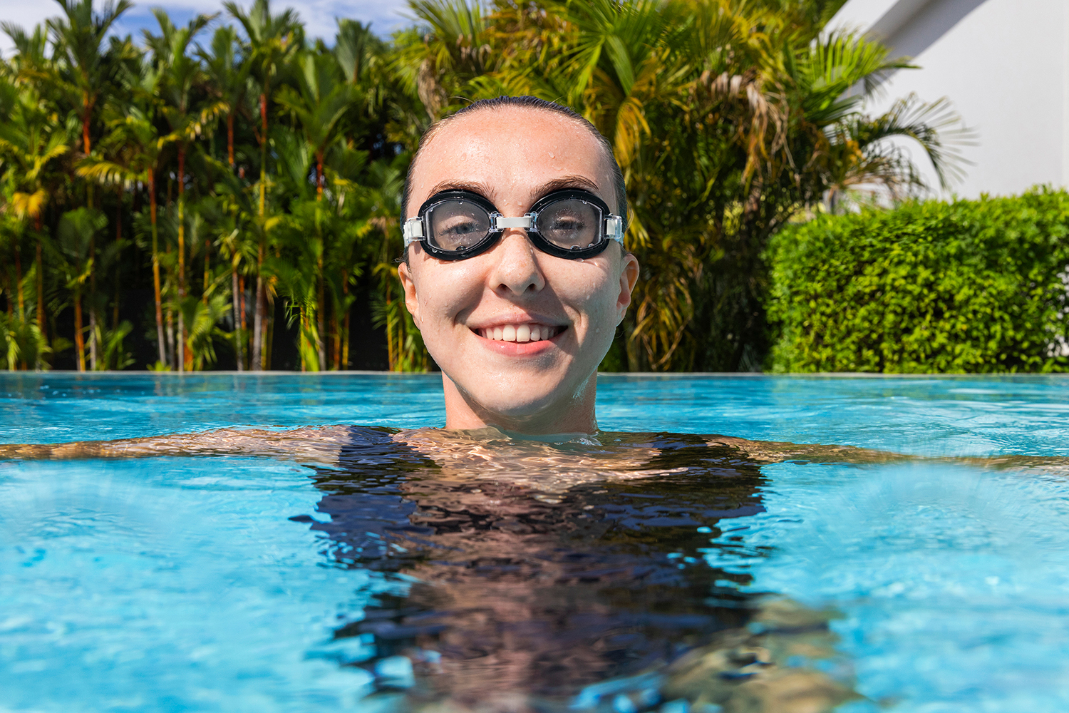 Aqua Burst Essential™ Schwimmbrille ab 14 Jahren, sortiert