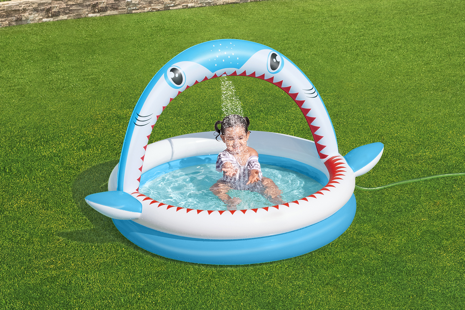 Planschbecken Sharktastic™ mit Wassersprinkler 163 x 127 x 92 cm Planschbecken Sharktastic™ mit Wassersprinkler 163 x 127 x 92 cm
