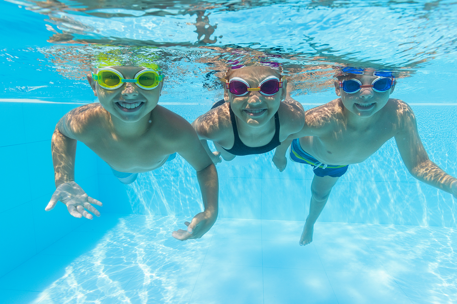 Aqua Burst Essential™ Schwimmbrille ab 7 Jahren, sortiert
